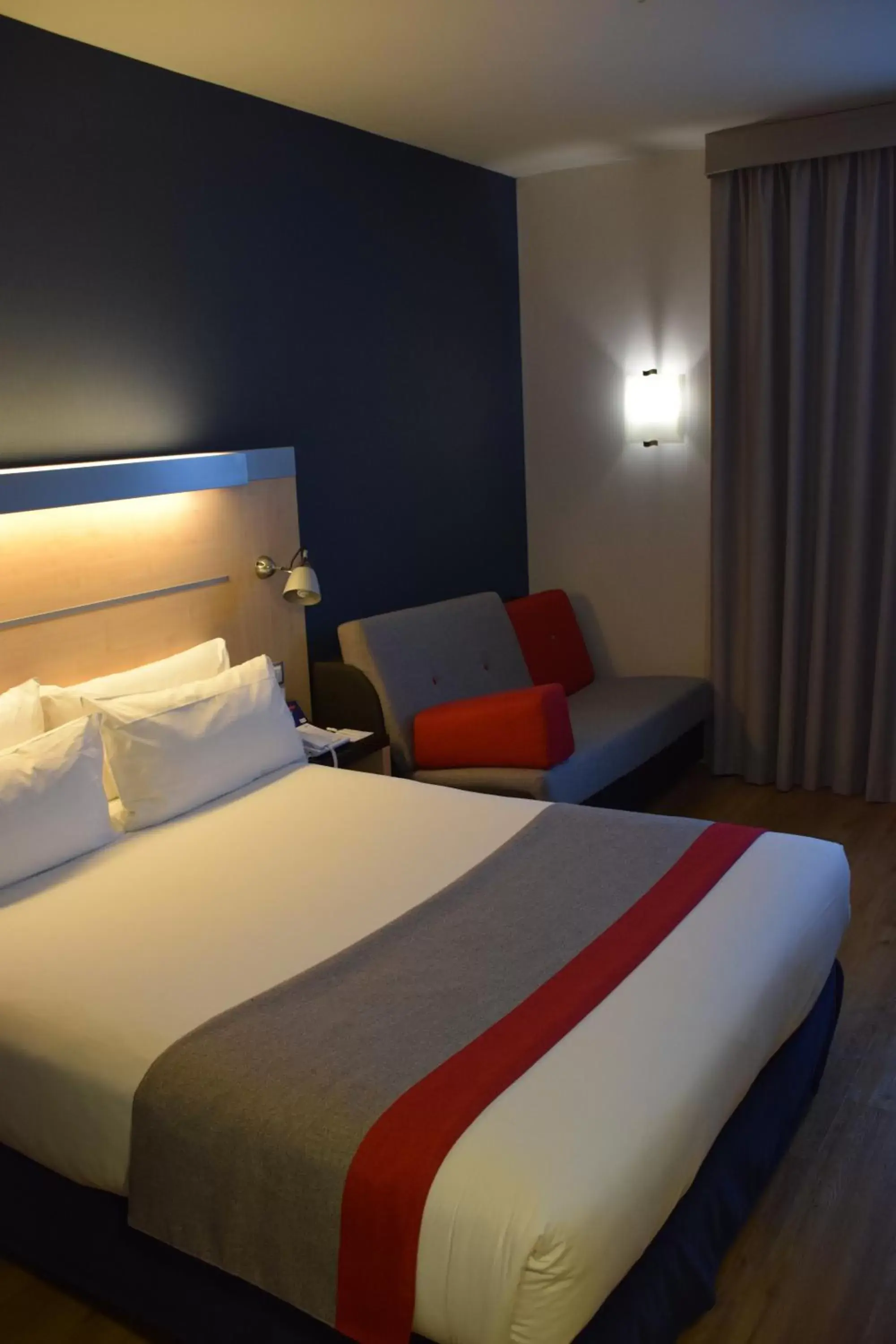 Bed in Hotel Holiday Inn Express Madrid-Rivas