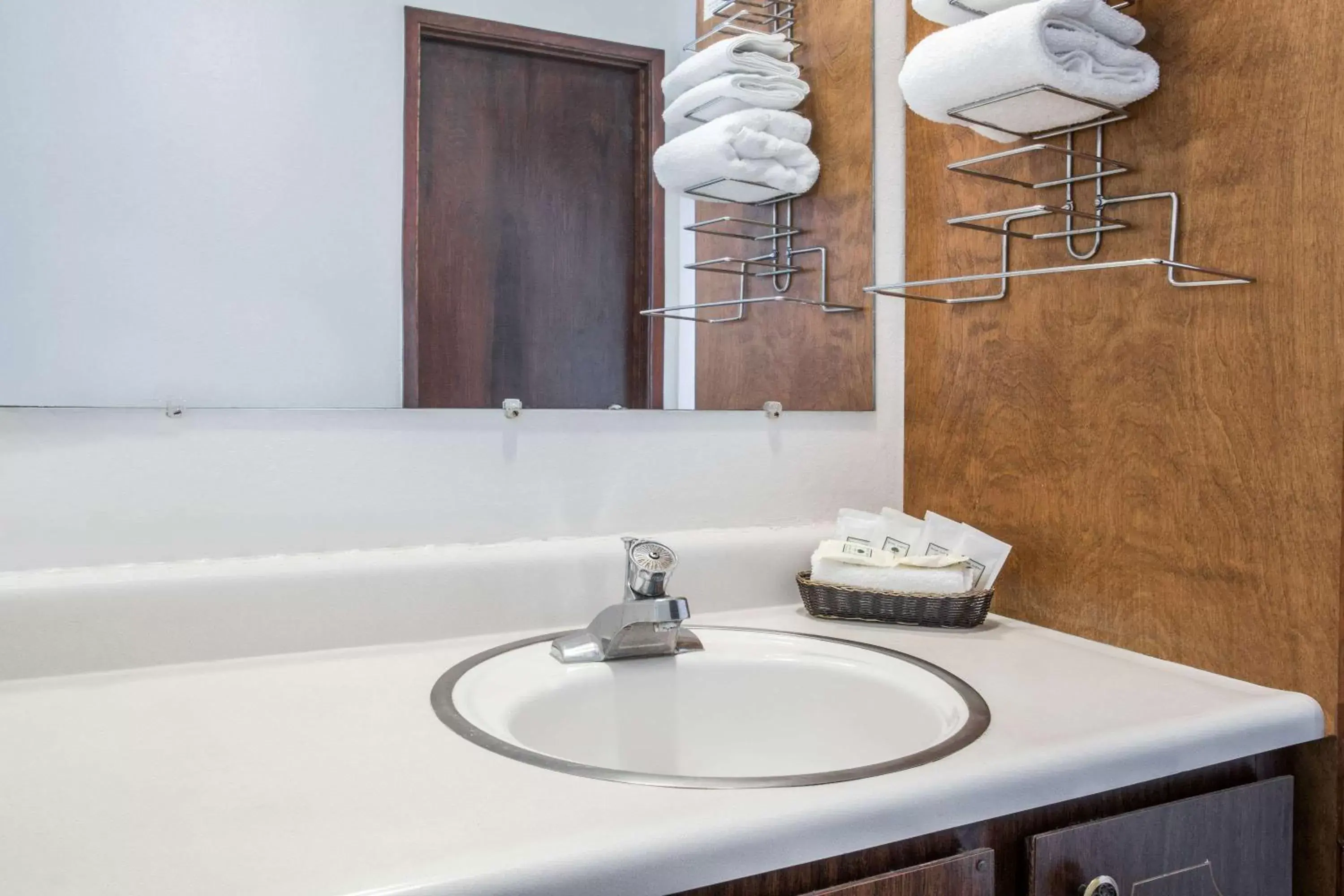 Photo of the whole room in Knights Inn Boardman Photo of the whole room in Knights Inn Boardman