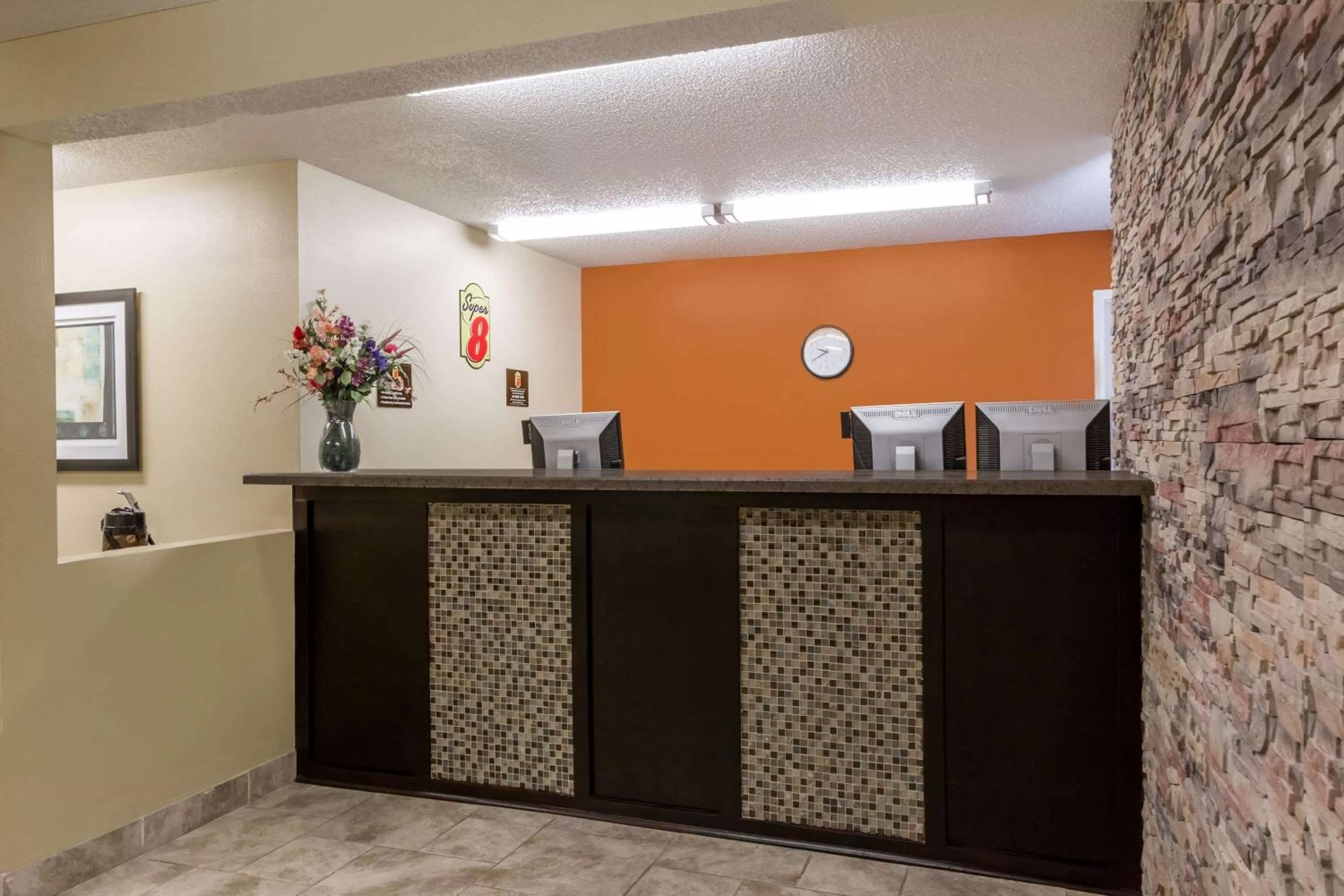 Lobby or reception in Super 8 by Wyndham Grinnell IA
