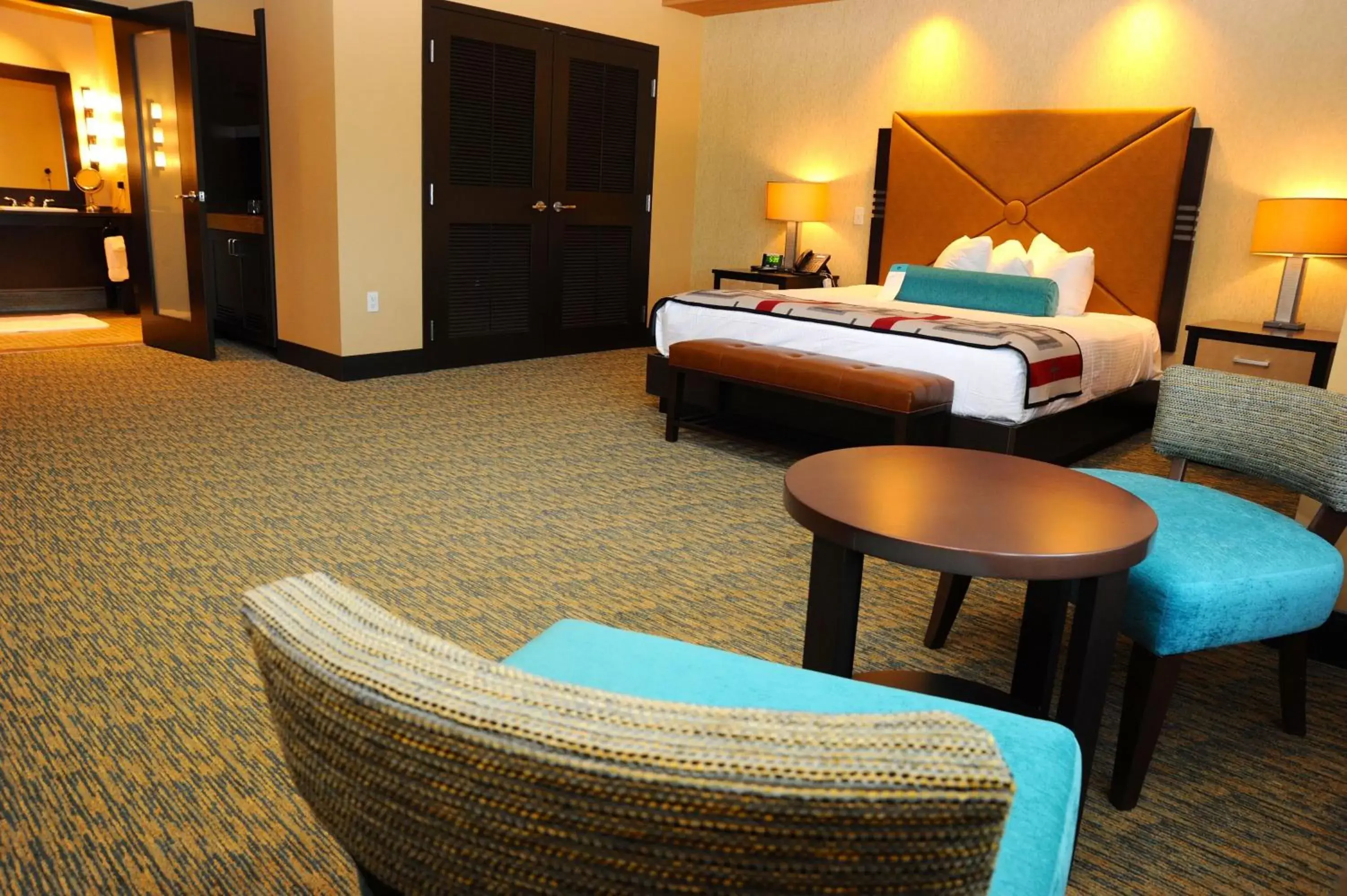 Photo of the whole room, Bed in Twin Arrows Navajo Casino Resort