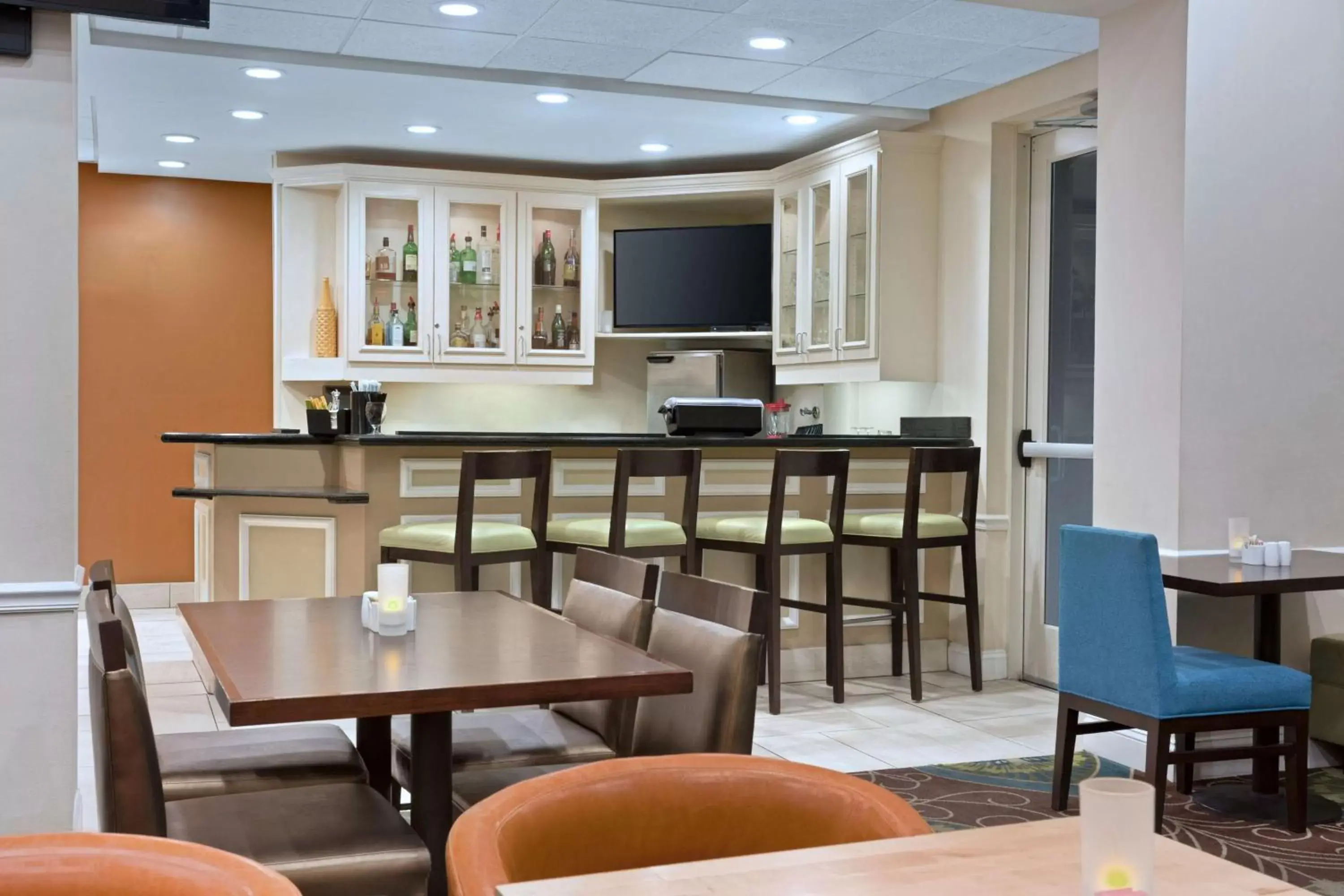 Lounge or bar in Hilton Garden Inn Tuscaloosa