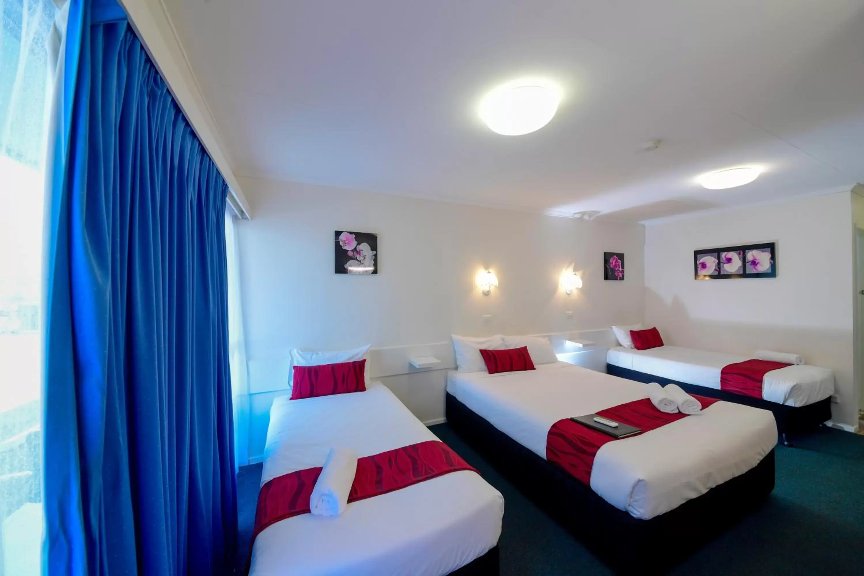 Family Room With Kitchenette in Aspley Motor Inn Family Room With Kitchenette in Aspley Motor Inn