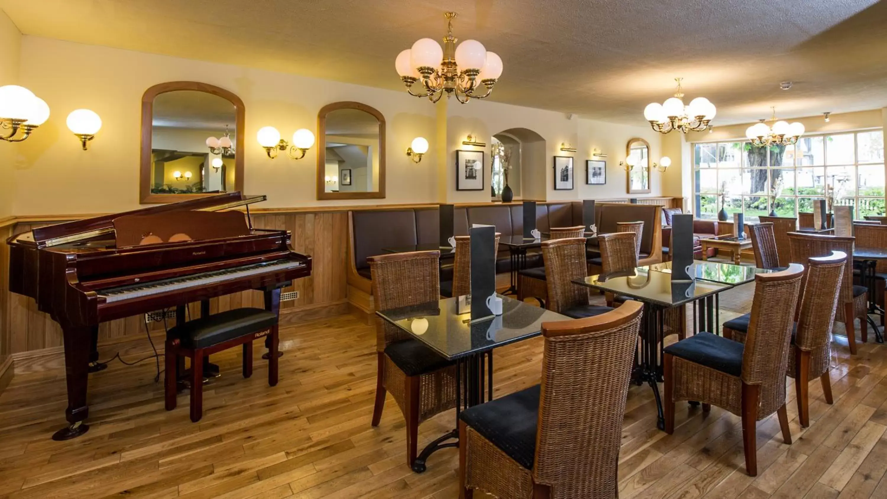 Restaurant/Places to Eat in Prince Rupert Hotel