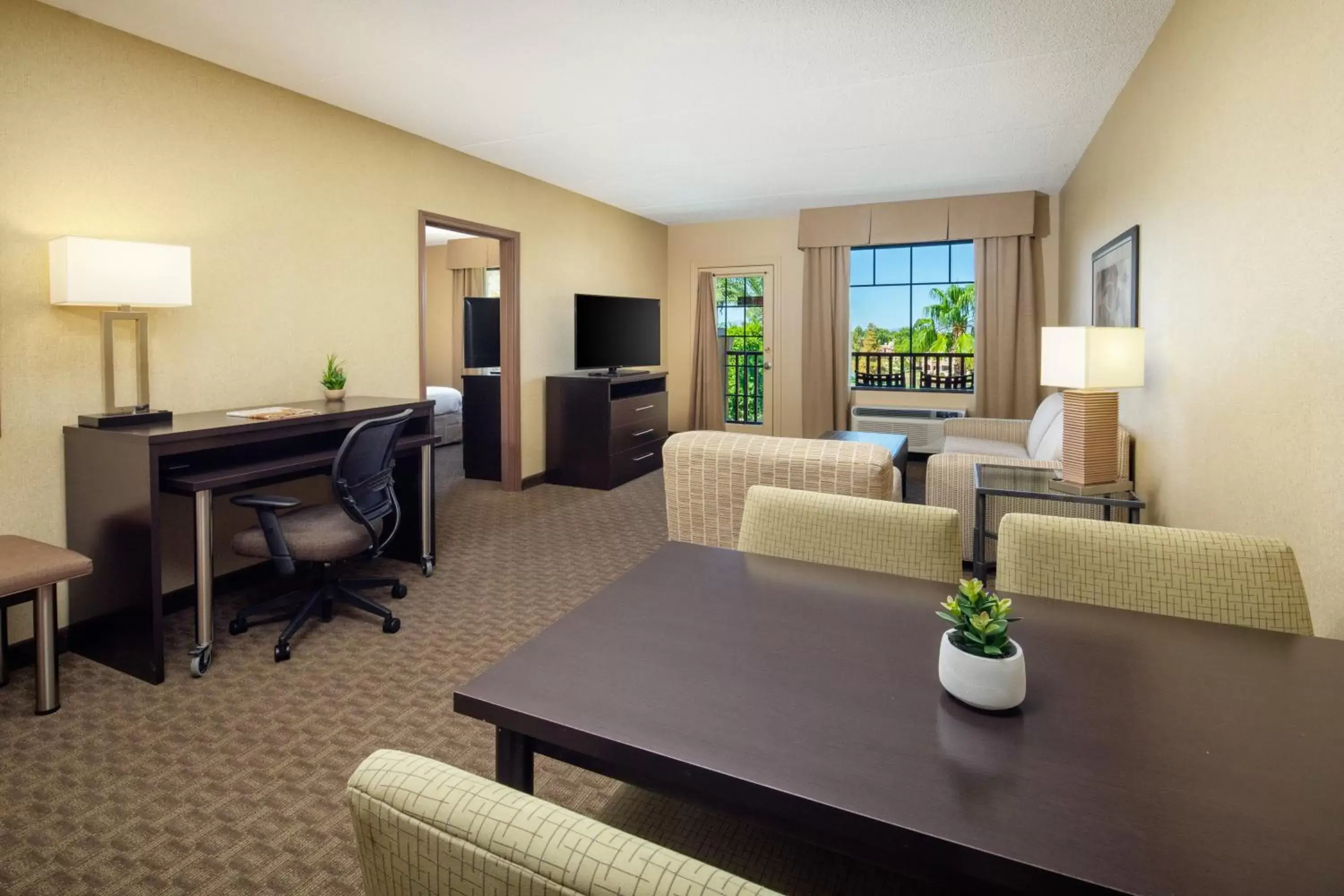 Communal lounge/ TV room in Holiday Inn Phoenix/Chandler, an IHG Hotel