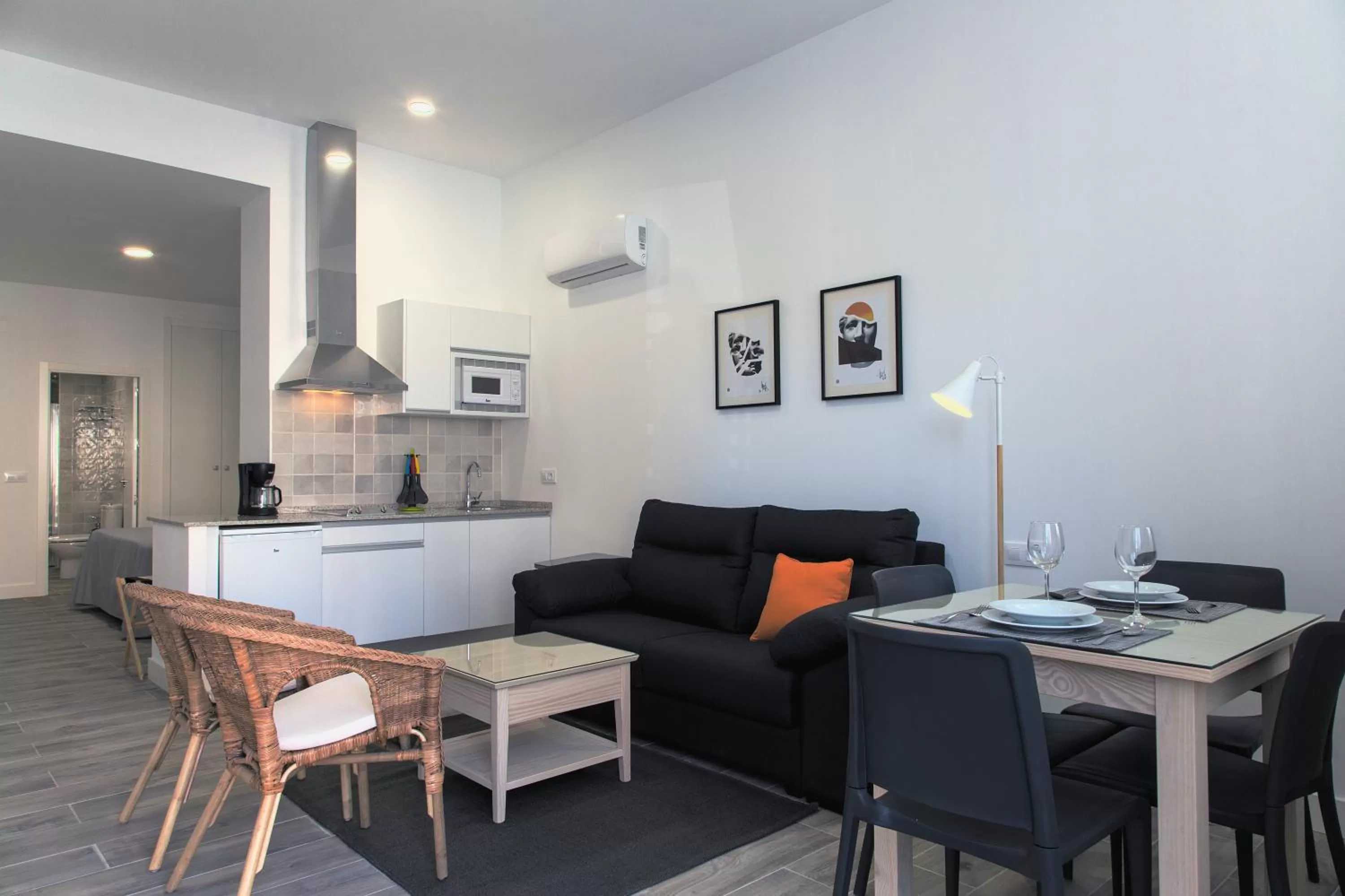 Kitchen or kitchenette, Dining Area in Hotel Apartamentos MPD