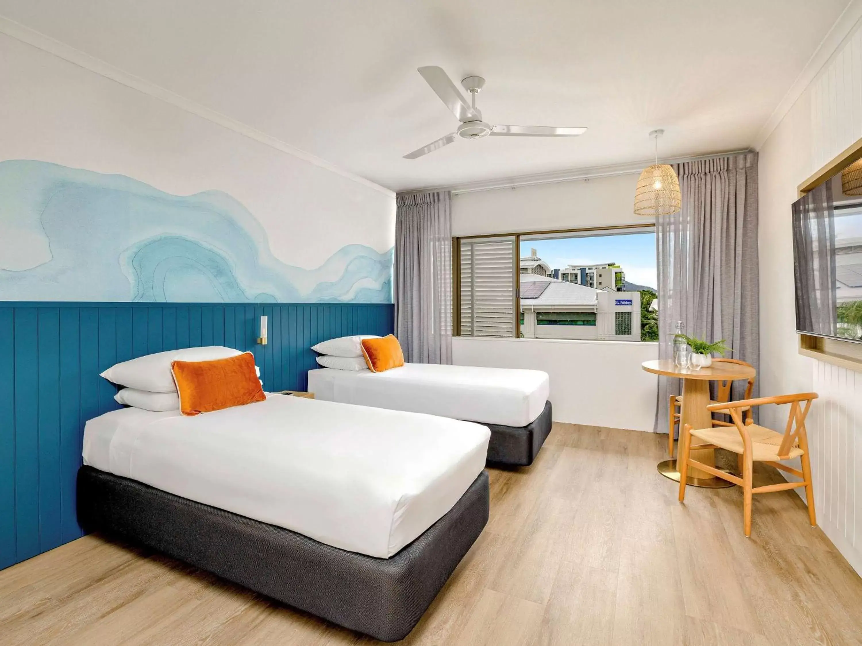 Bedroom in Mercure Cairns