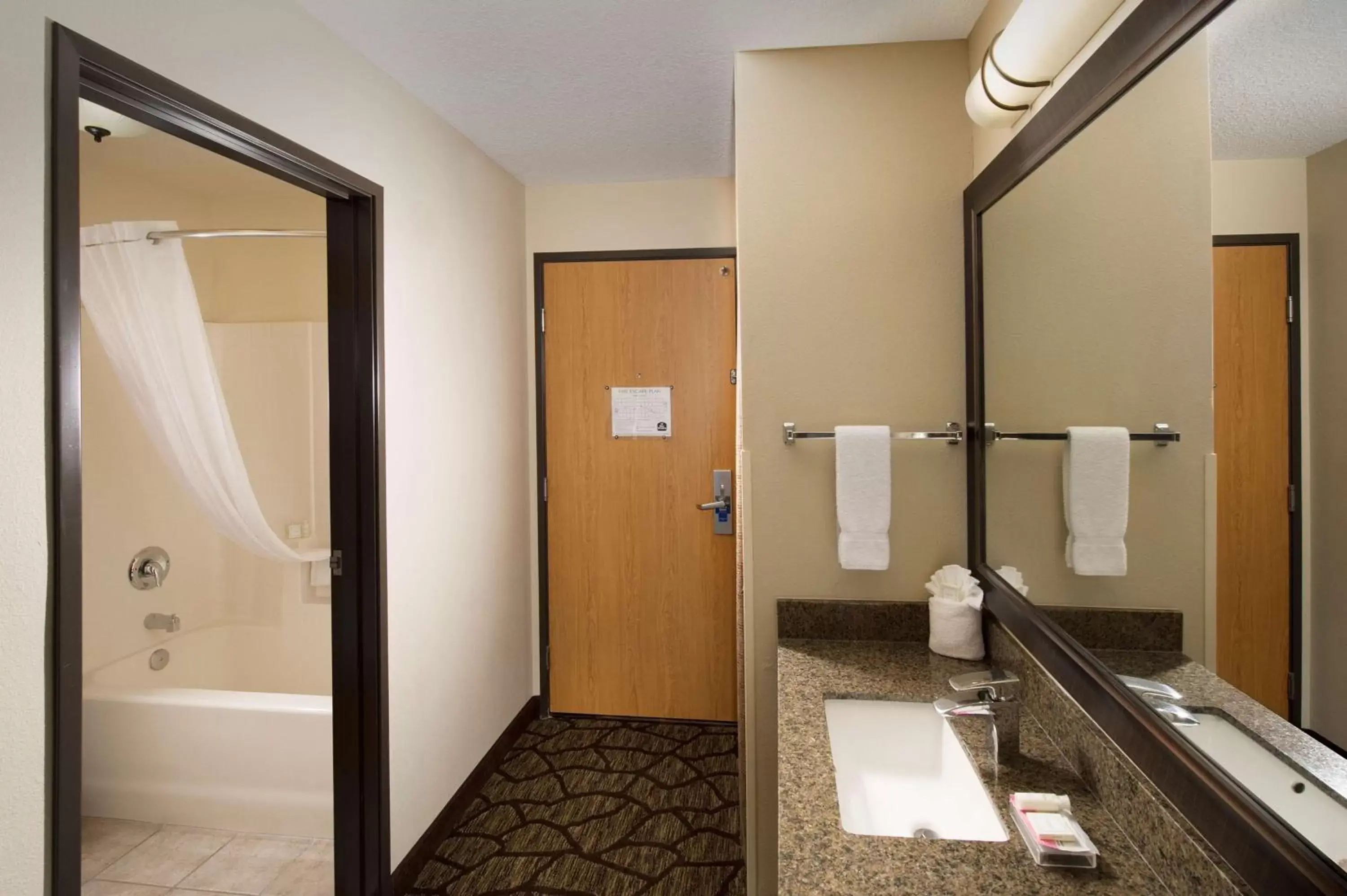 Queen Suite with Two Queen Beds and Sofa Bed in Best Western PLUS Vancouver Mall Drive