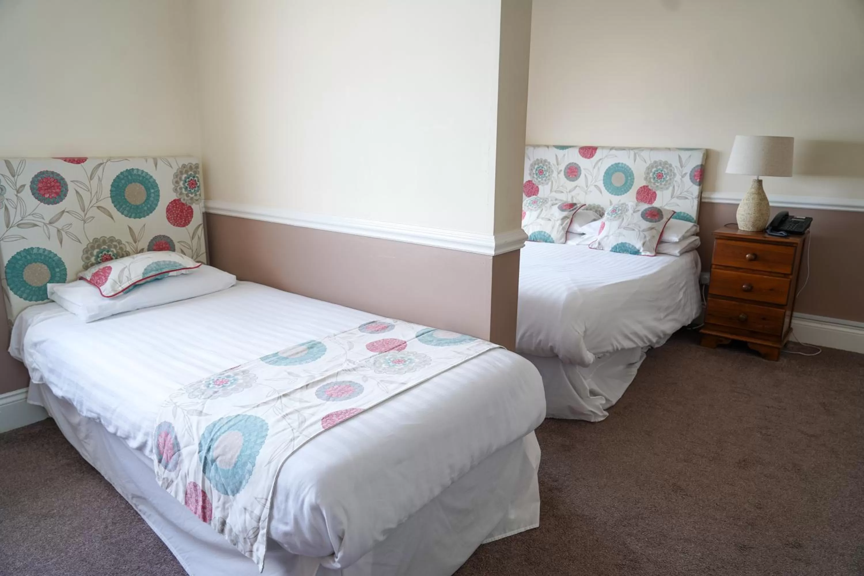 Photo of the whole room, Bed in The Royal Hotel