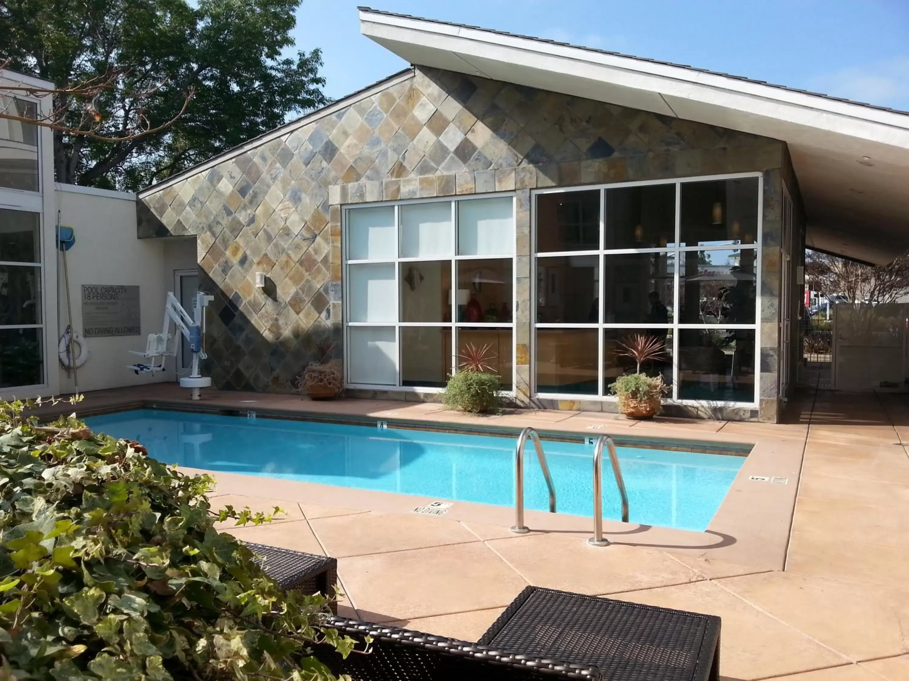 Swimming Pool in Corporate Inn Sunnyvale - All-Suite Hotel