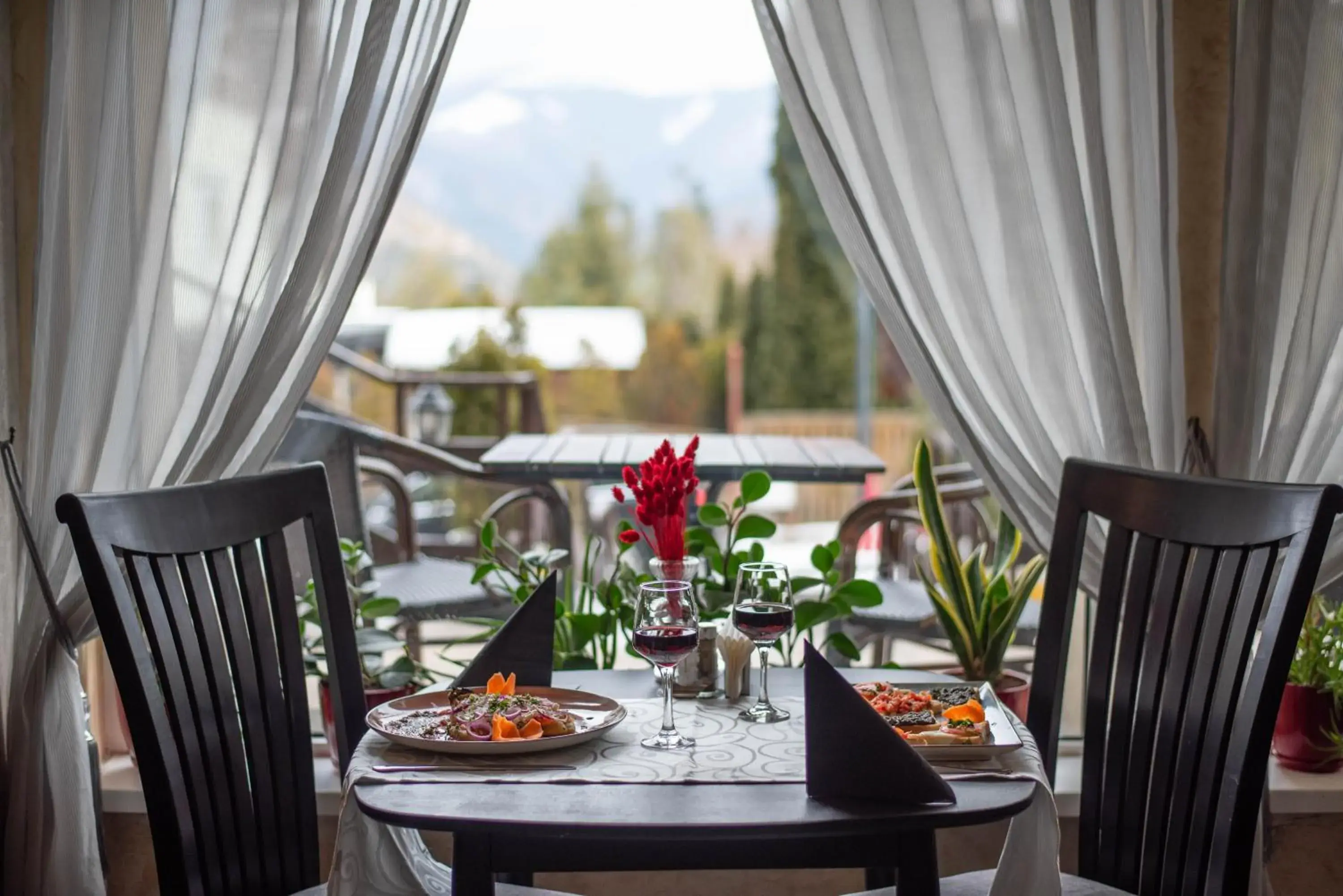 Restaurant/Places to Eat in Hotel Marea Neagra Sinaia