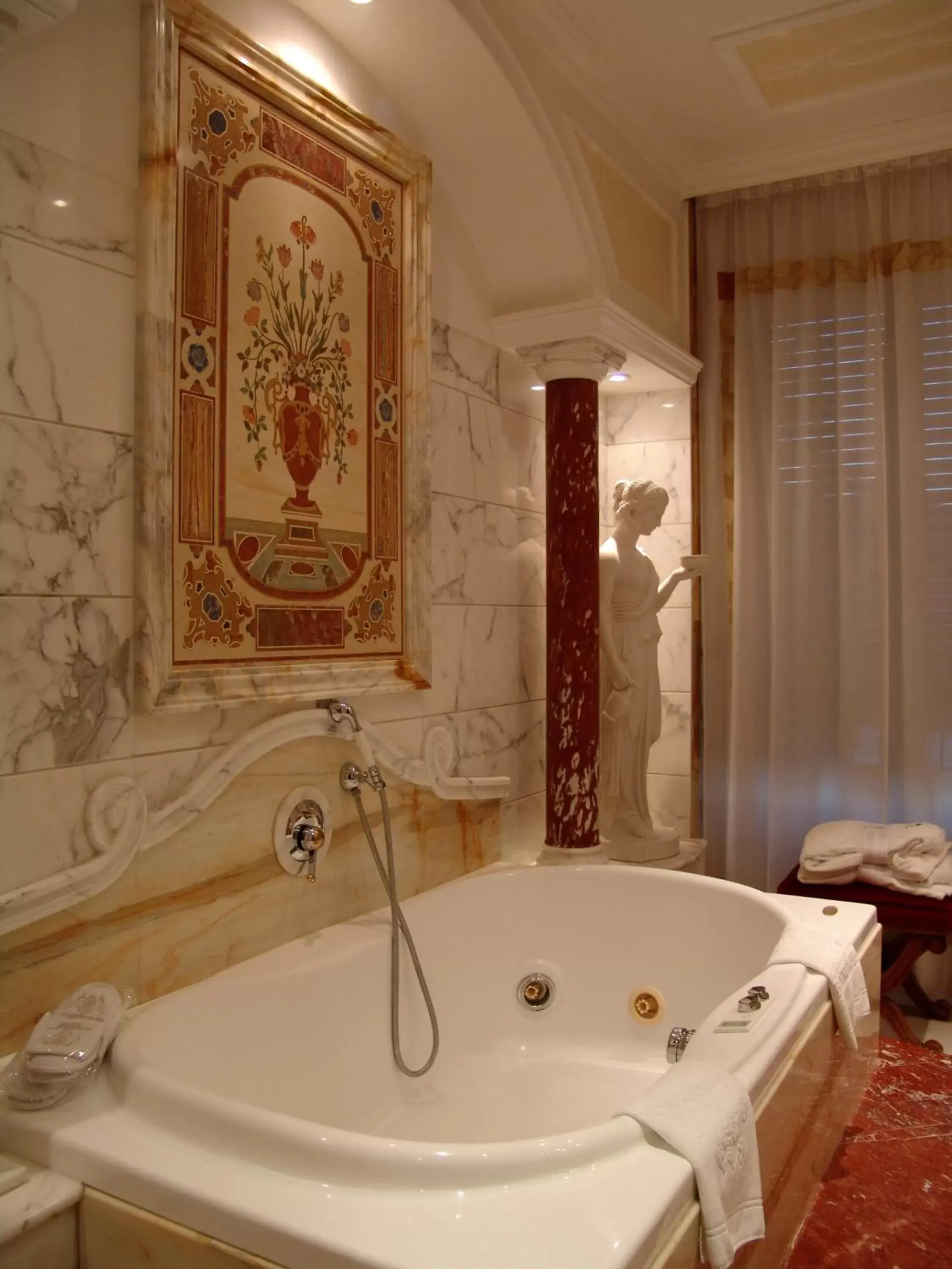 Superior Suite in Grand Hotel des Iles Borromées & SPA Superior Suite in Grand Hotel des Iles Borromées & SPA