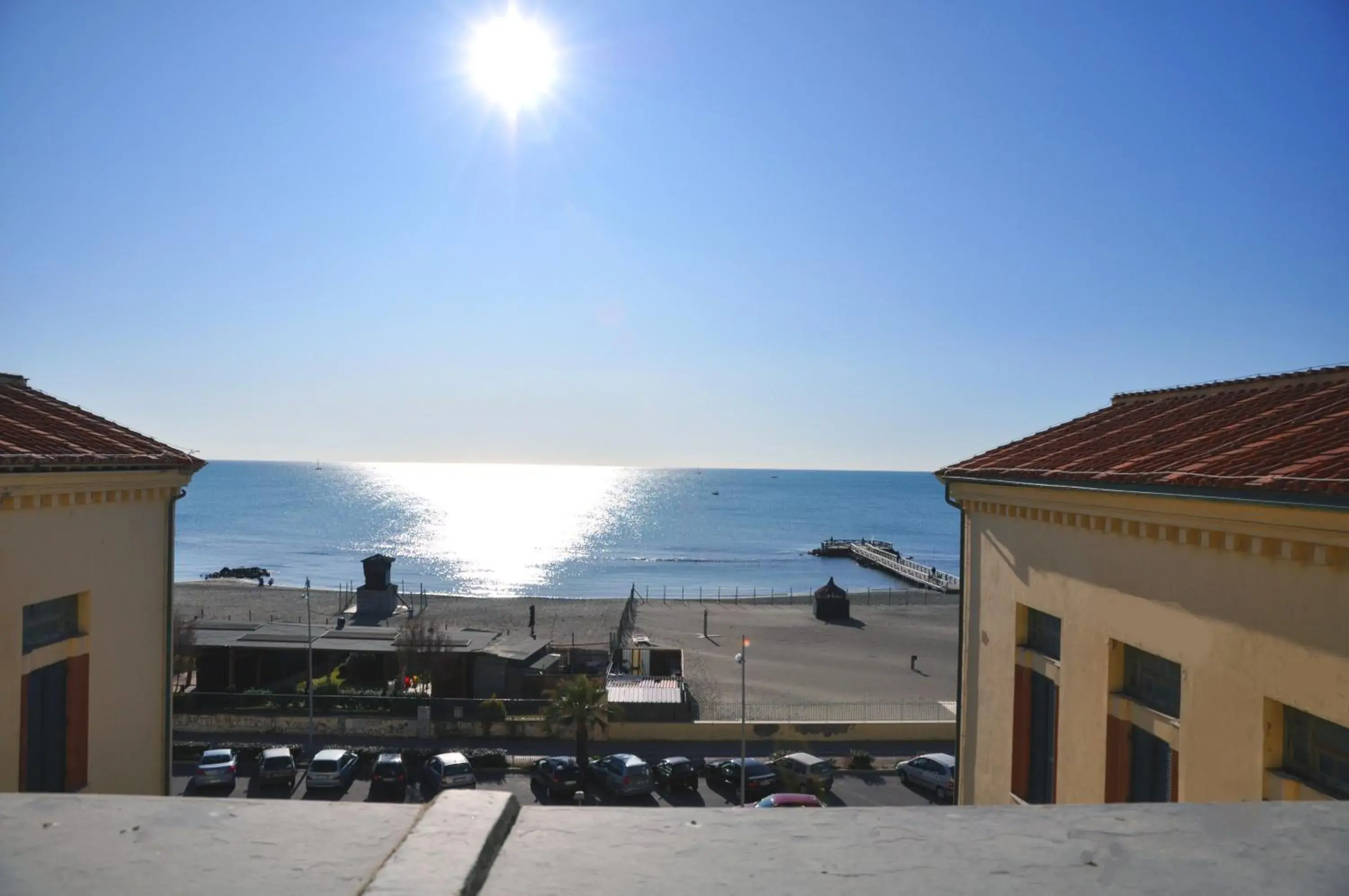 Area and facilities, Sea View in Litus Roma Hostel