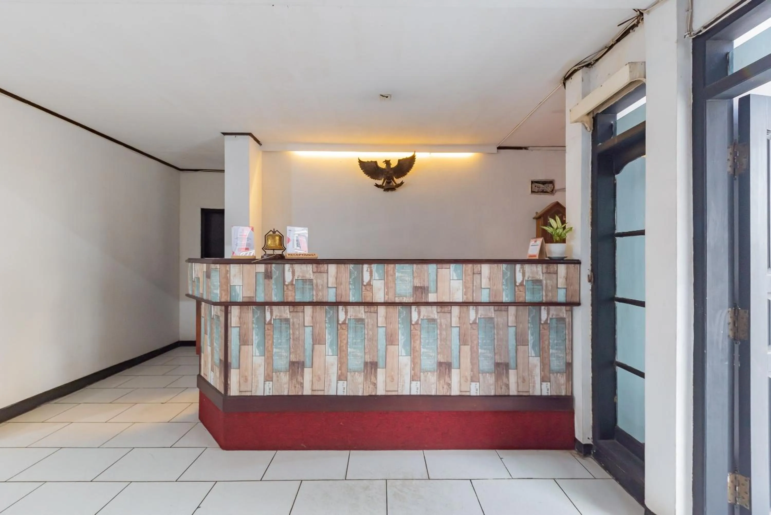 Lobby or reception in RedDoorz near Taman Kota Lapang Merdeka Sukabumi