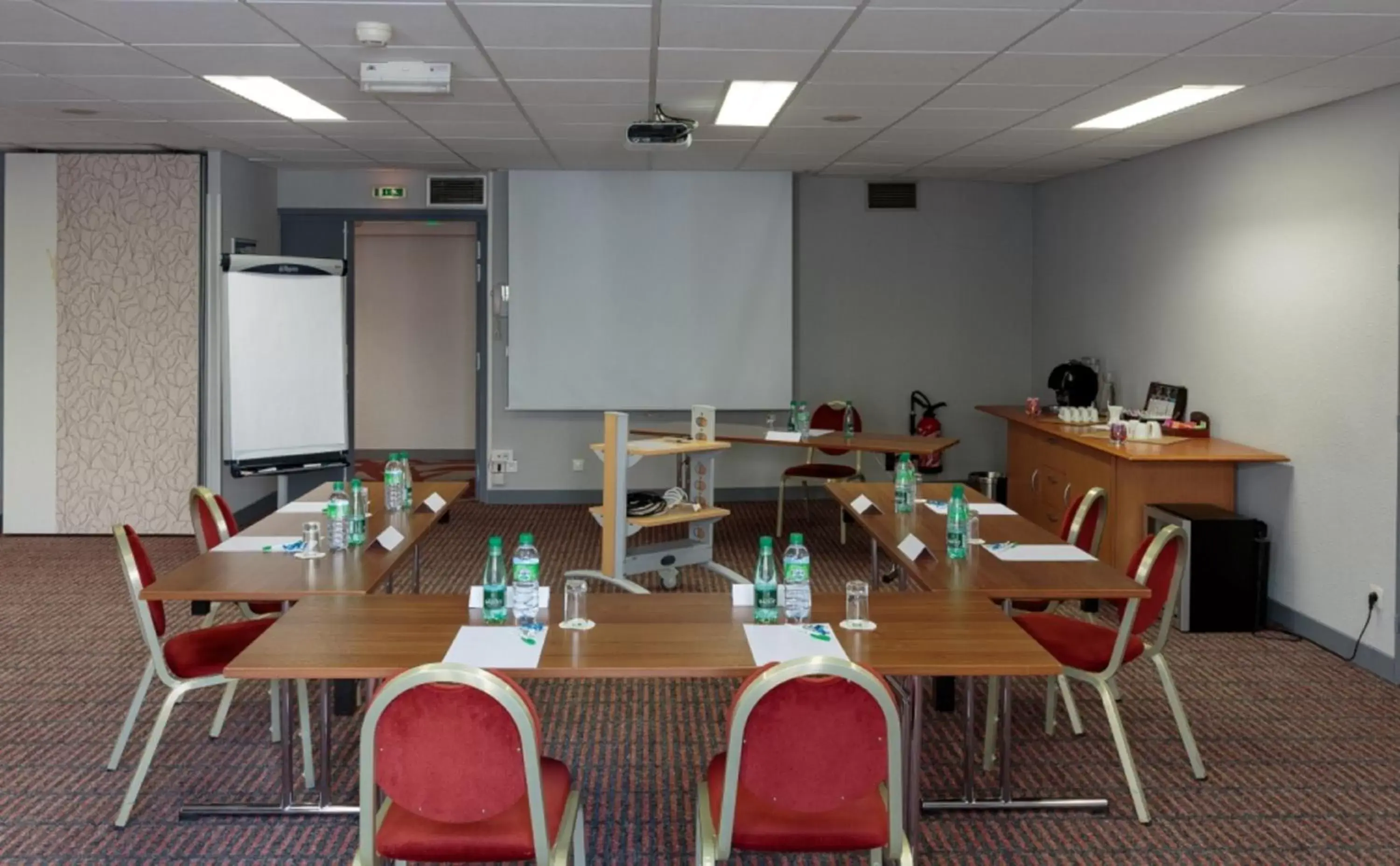 Meeting/conference room in Holiday Inn Clermont Ferrand Centre, an IHG Hotel