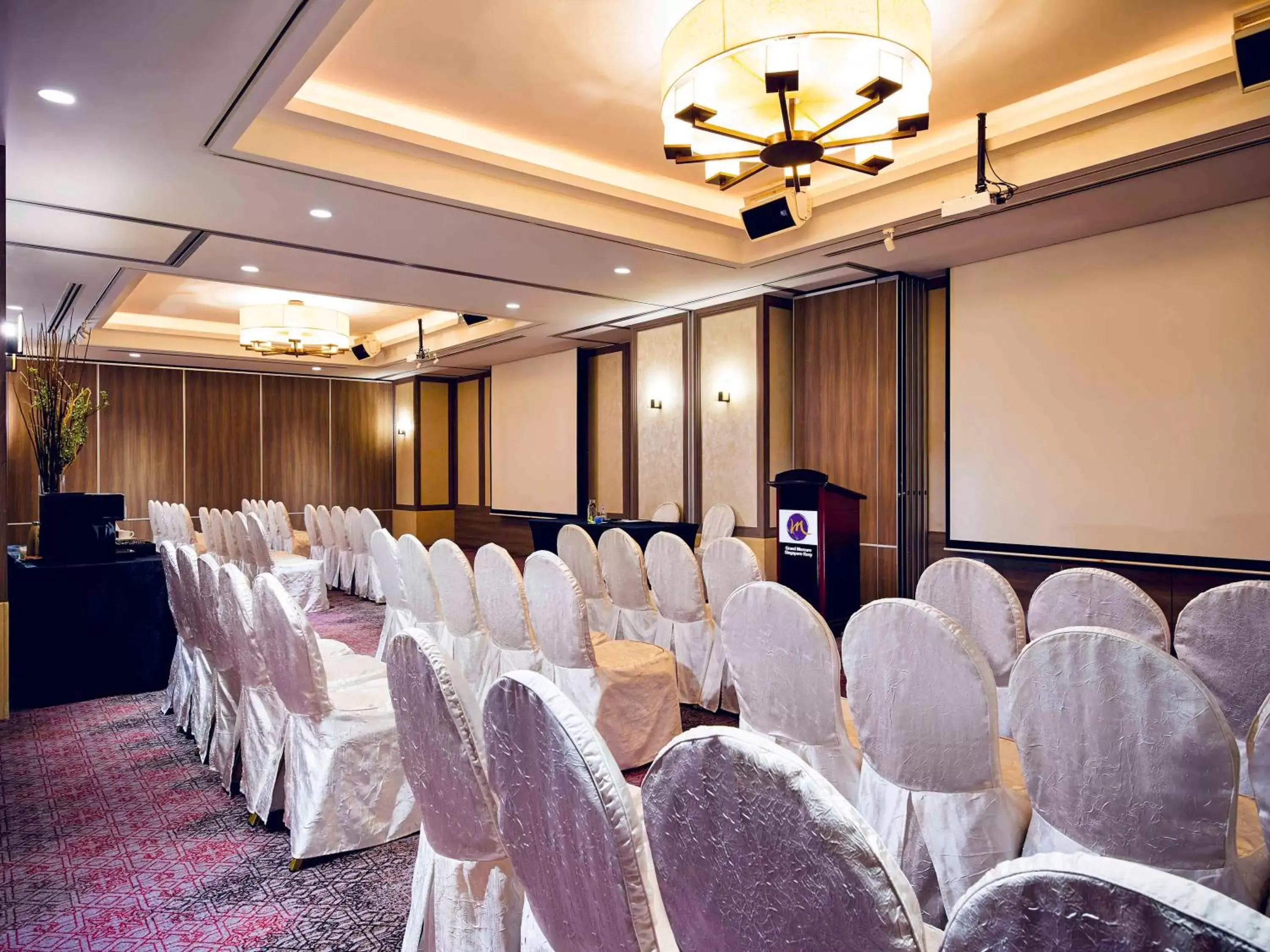 Meeting/conference room in Grand Mercure Singapore Roxy