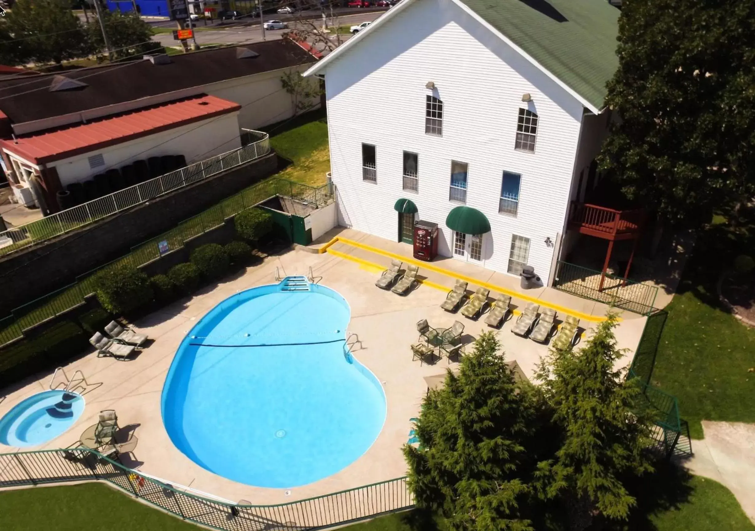 Property building, Pool View in Branson King Resort