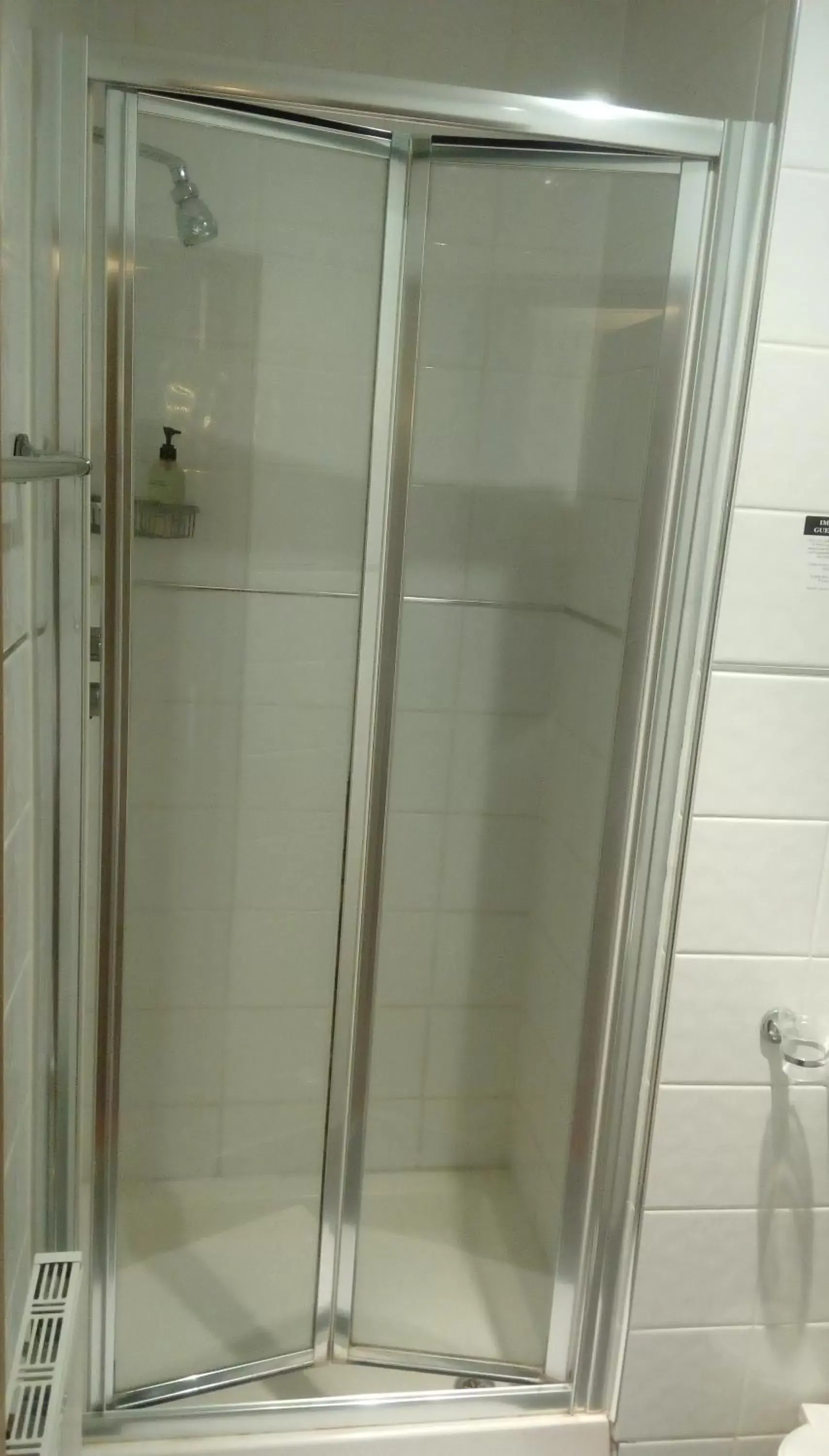Shower, Bathroom in The Brent Hotel - London - Wembley and Harrow