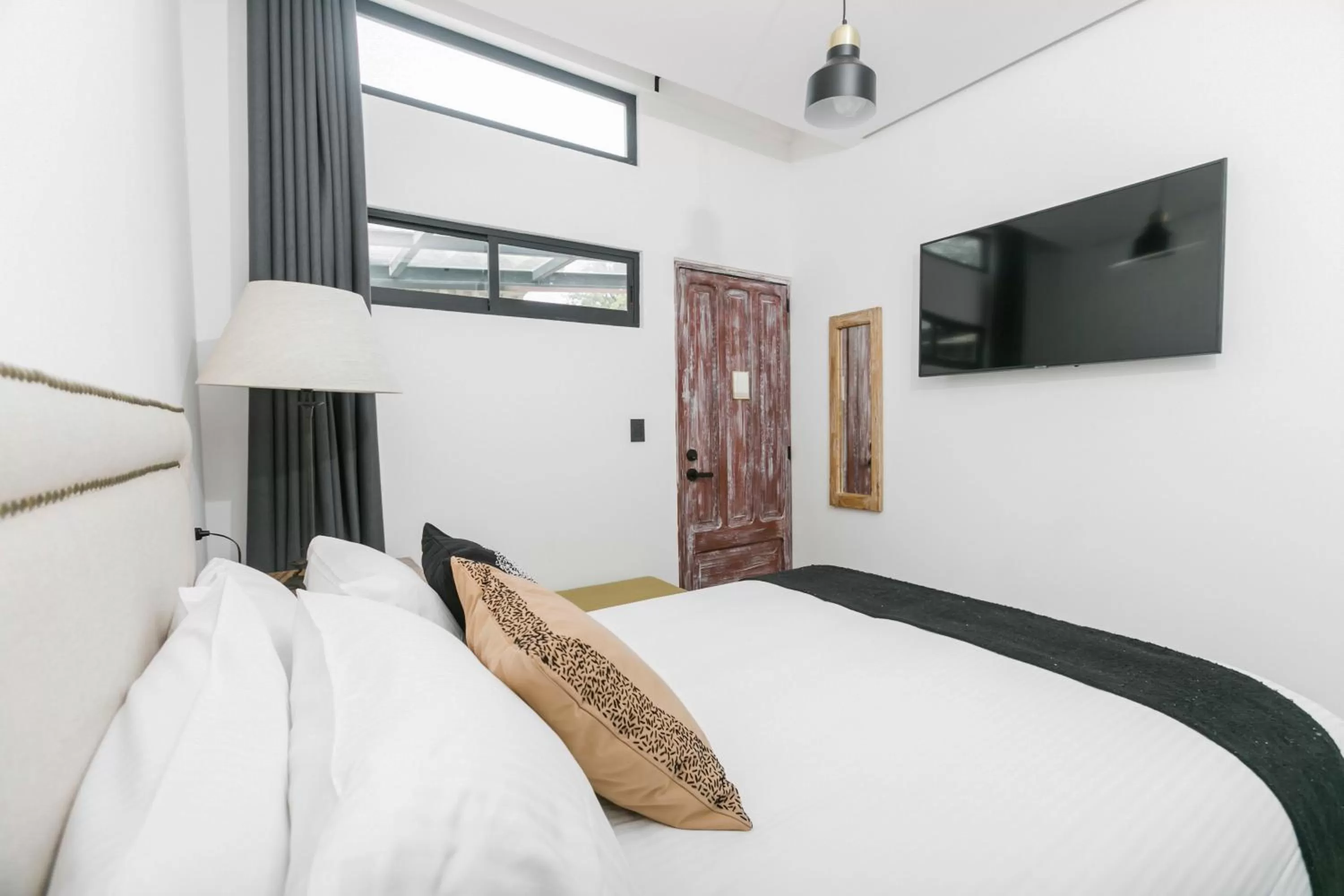 Bedroom, Bed in Orchid House Mexico City