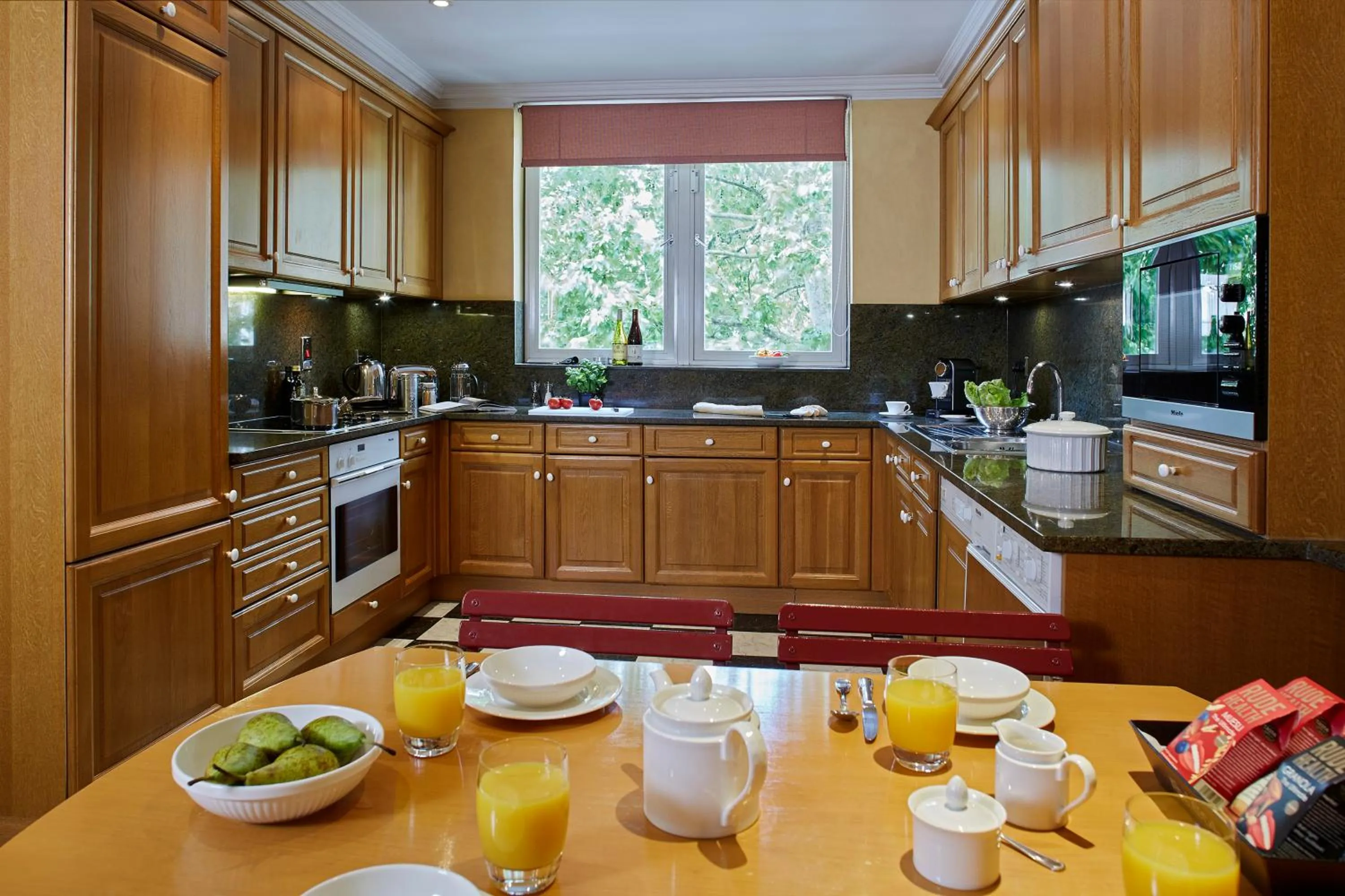 Kitchen or kitchenette in Cheval Thorney Court at Hyde Park