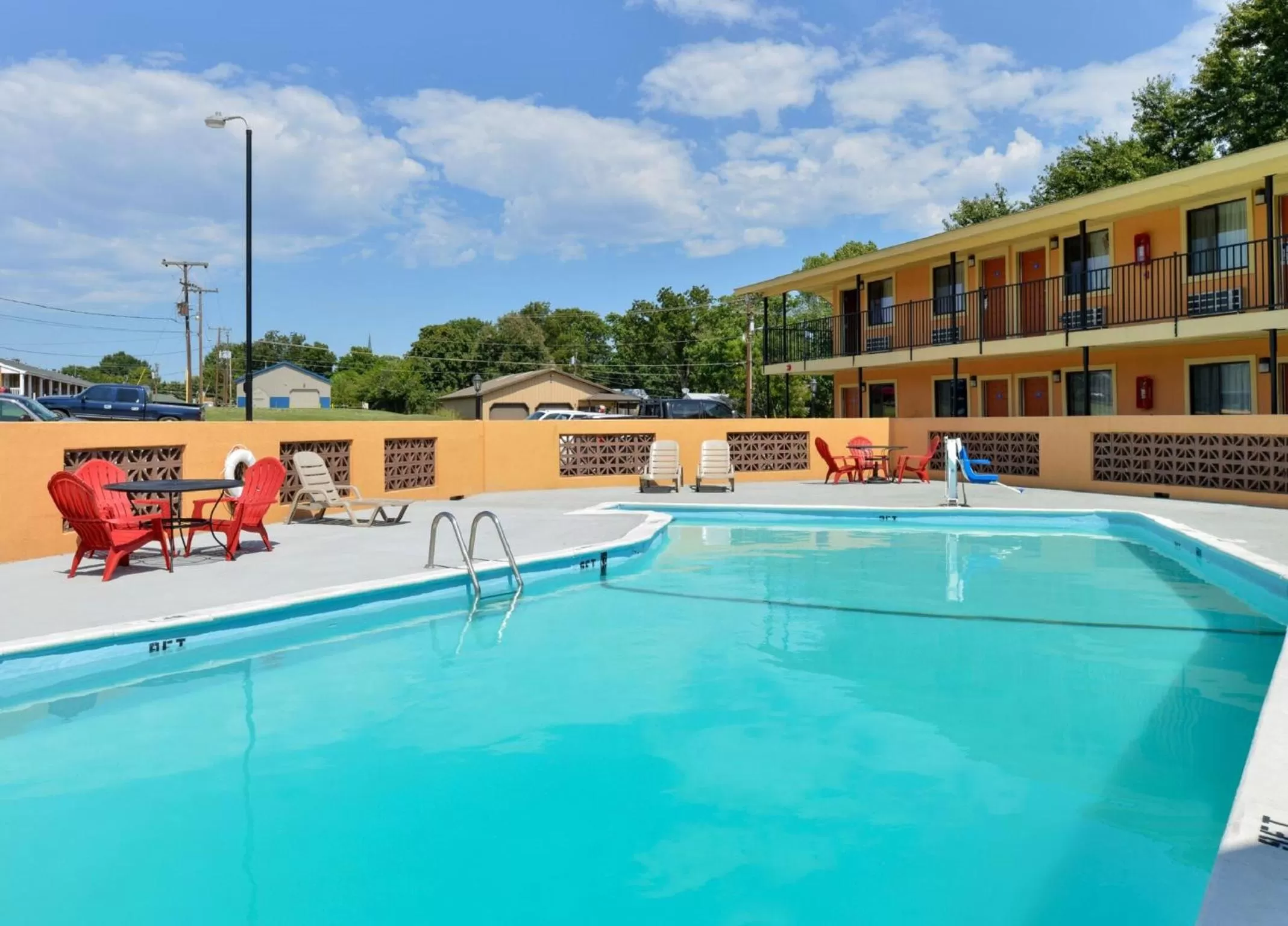 Swimming pool in Americas Best Value Inn Ponca City