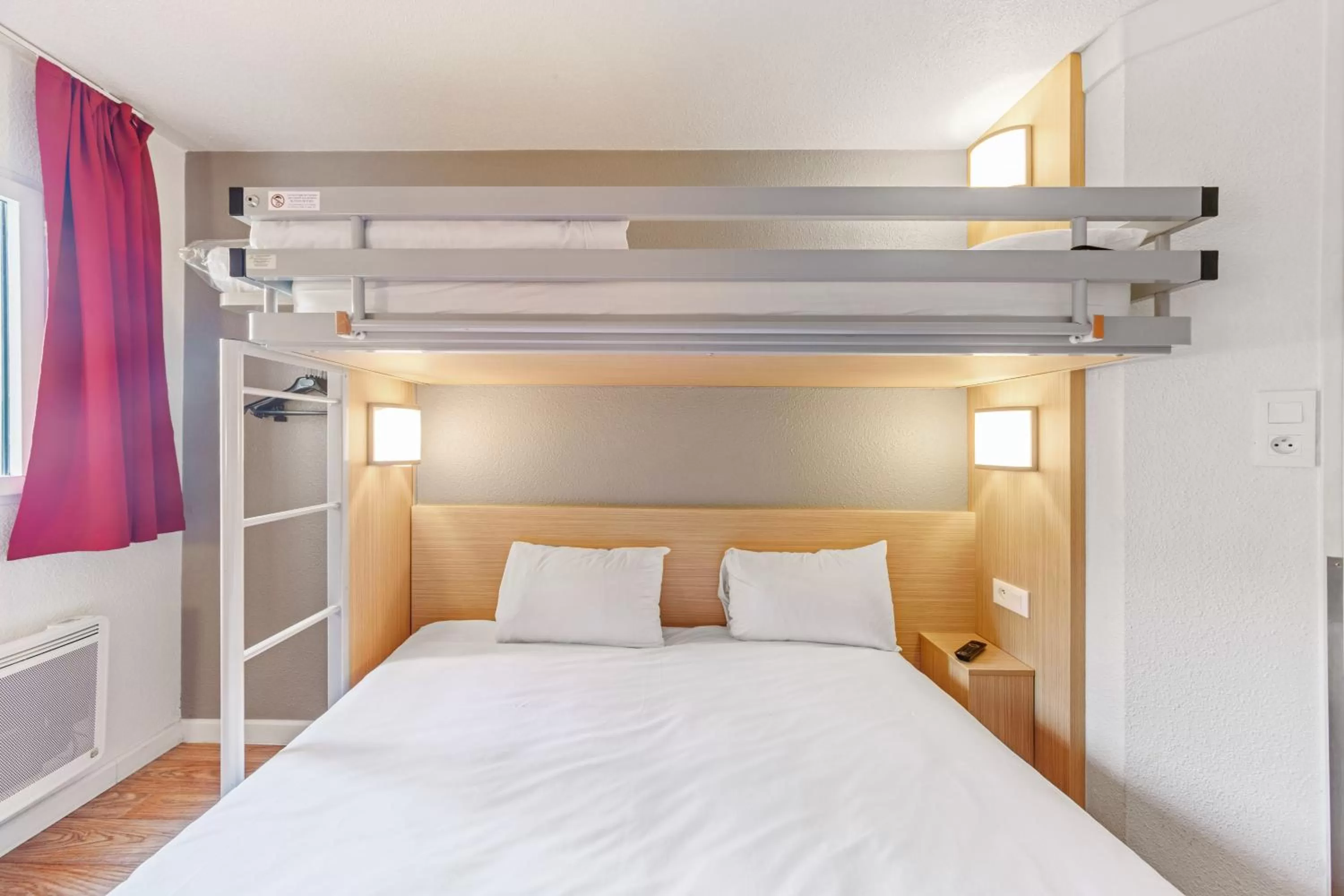 Bed in Kyriad Direct Annemasse - Genève