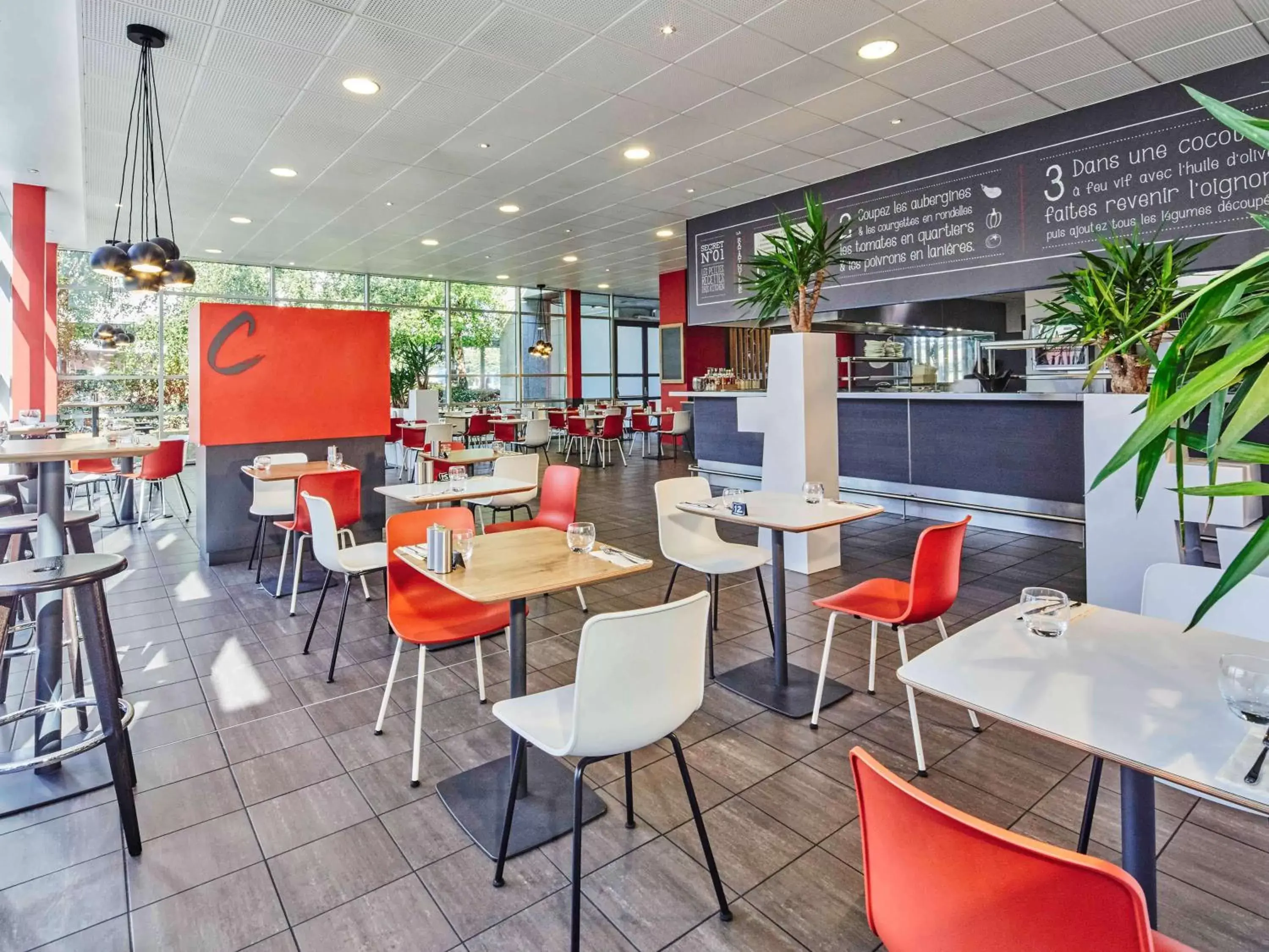 Restaurant/Places to Eat in ibis Paris CDG Airport