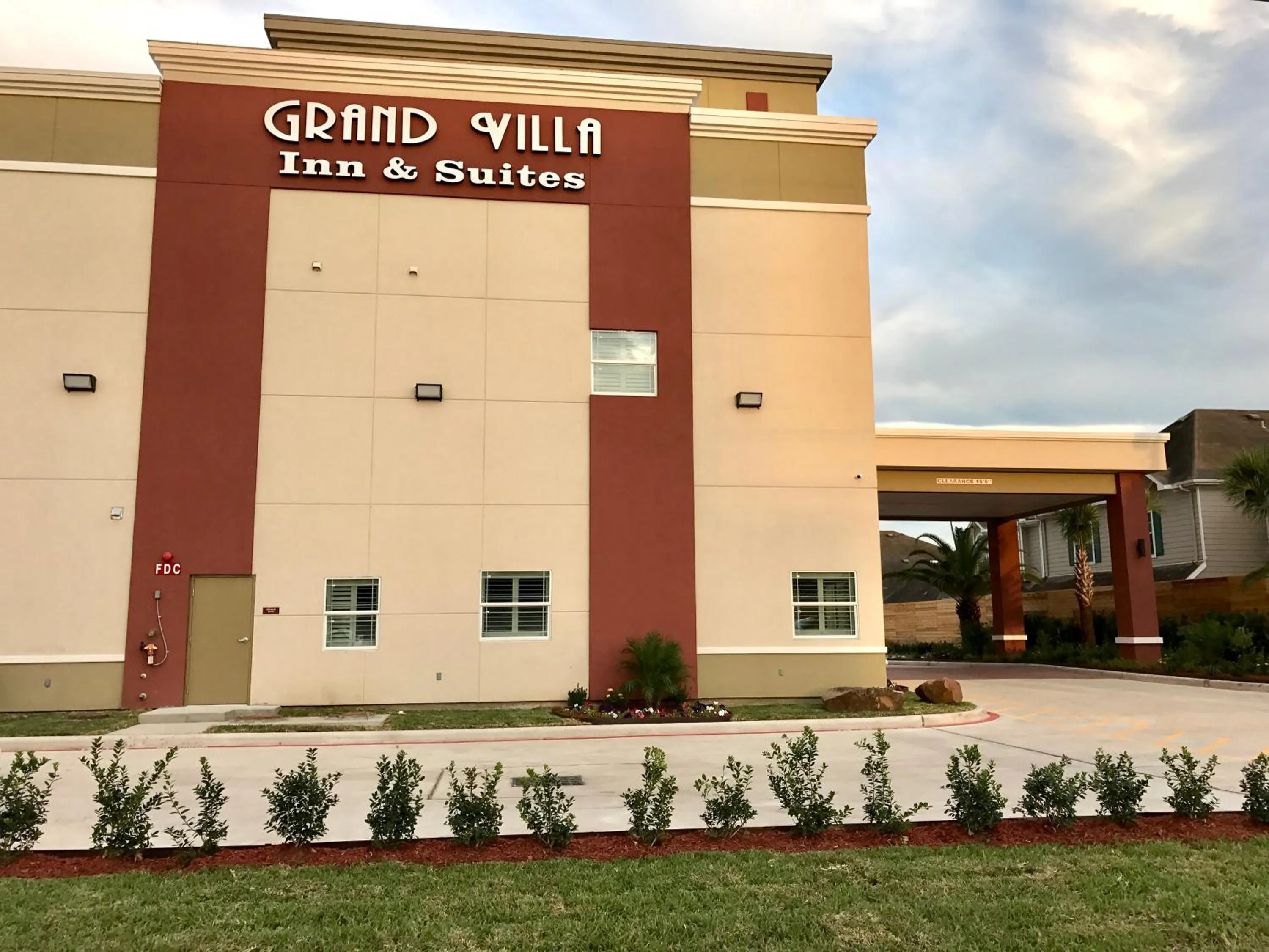 Property building in Grand Villa Inn and Suites Westchase/Chinatown