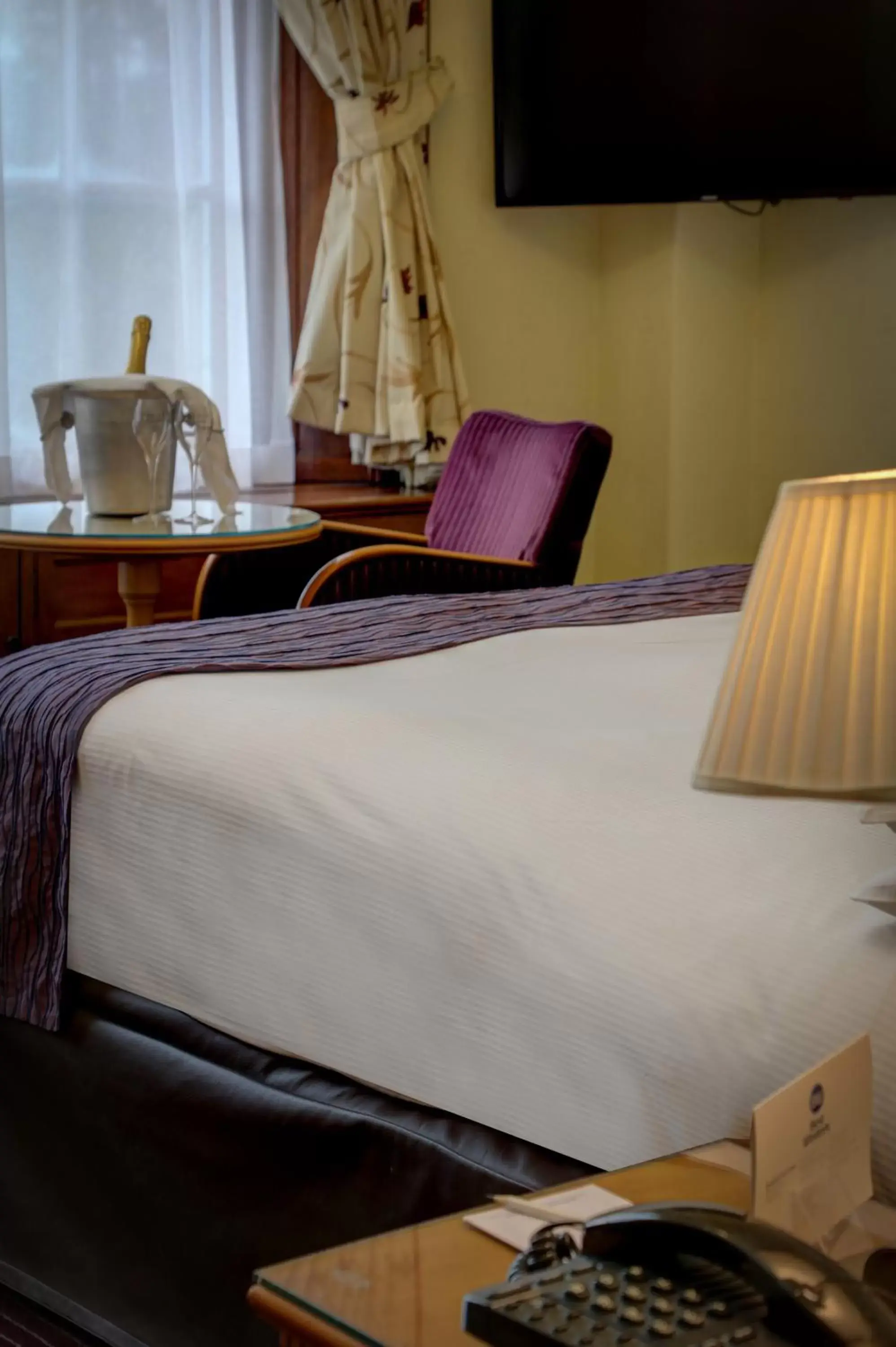 Bed in Best Western Balgeddie House Hotel