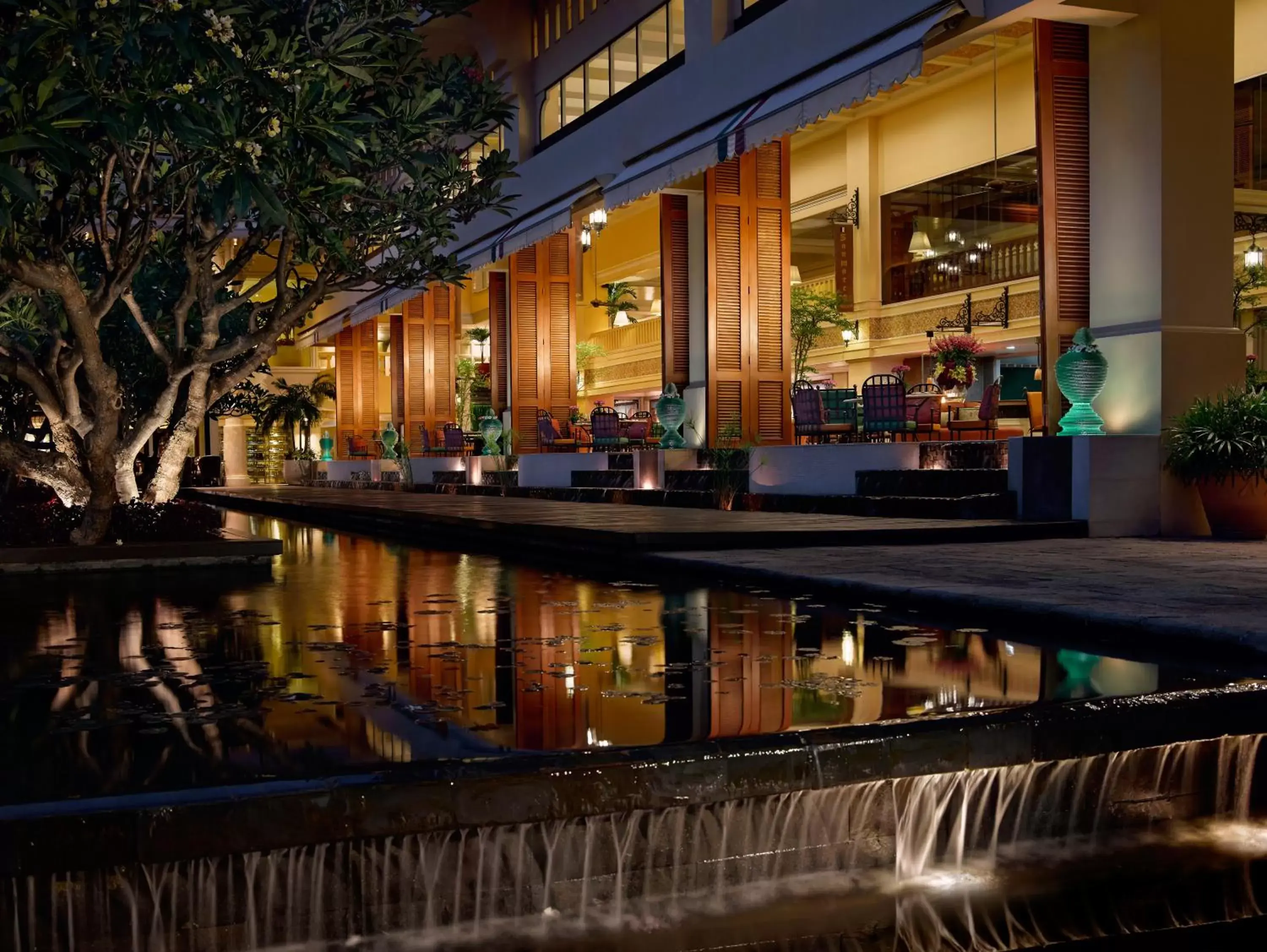 Swimming pool in Dusit Thani Hua Hin Swimming pool in Dusit Thani Hua Hin