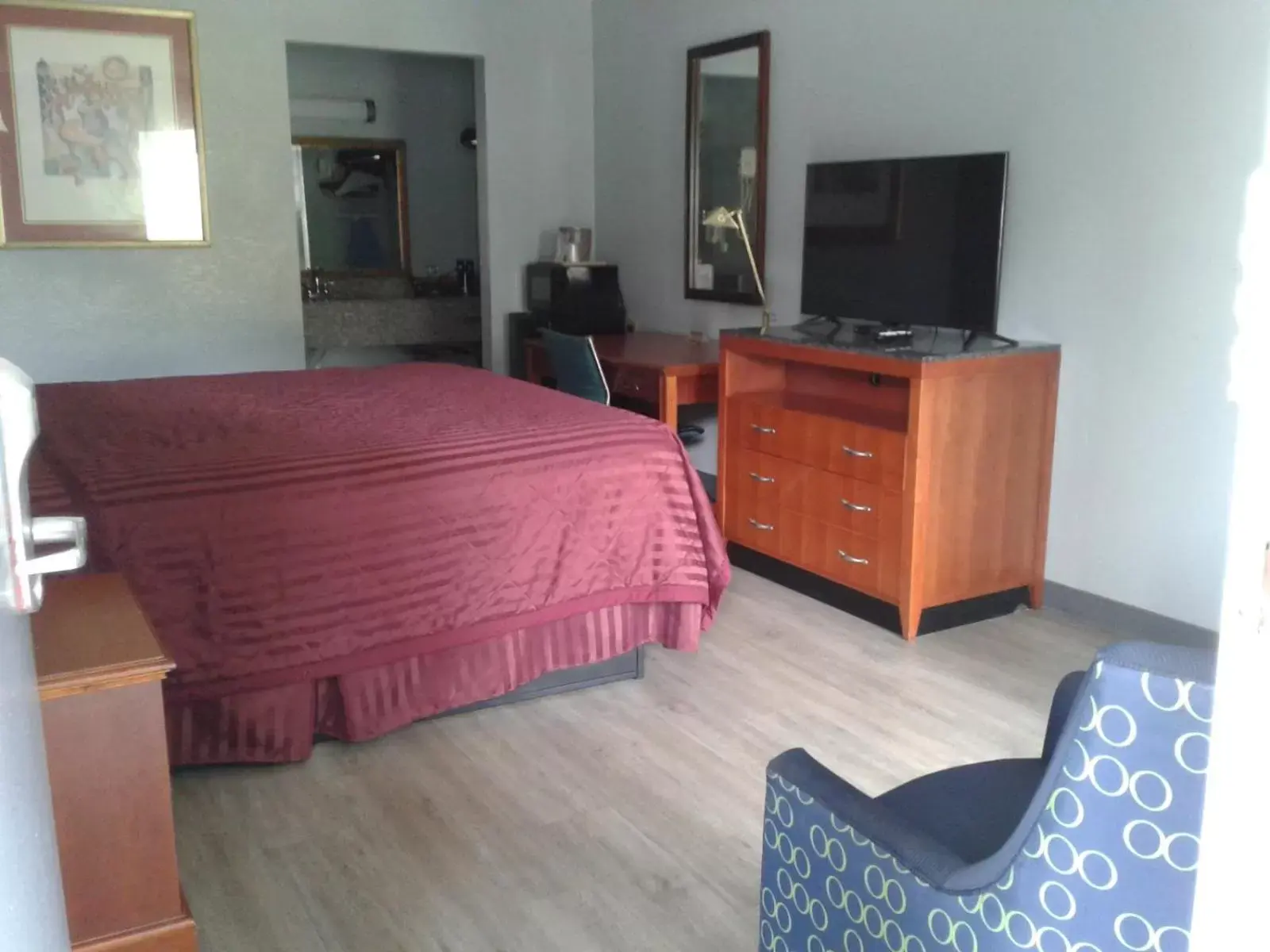 TV and multimedia, Bed in Budget Inn Anderson TV and multimedia, Bed in Budget Inn Anderson