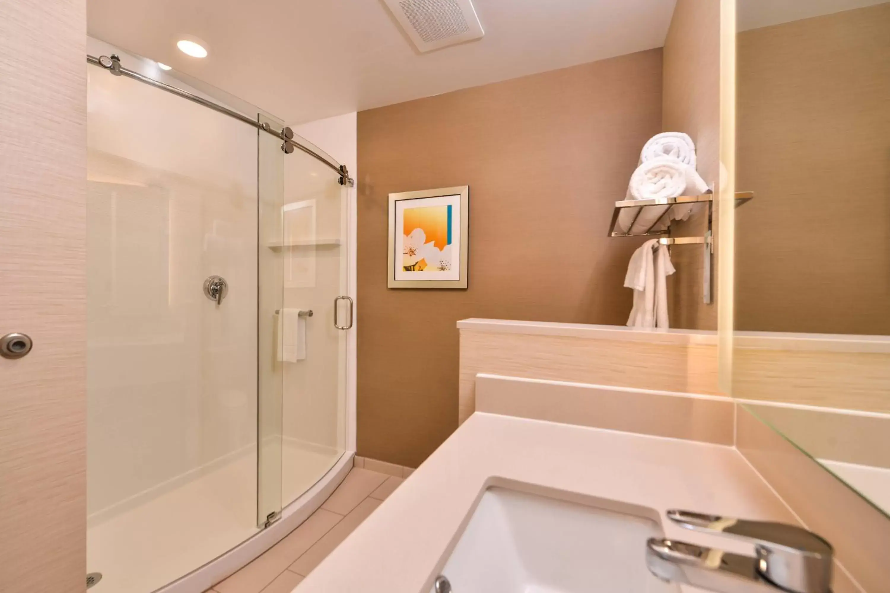 Bathroom in Fairfield Inn & Suites by Marriott Warrensburg