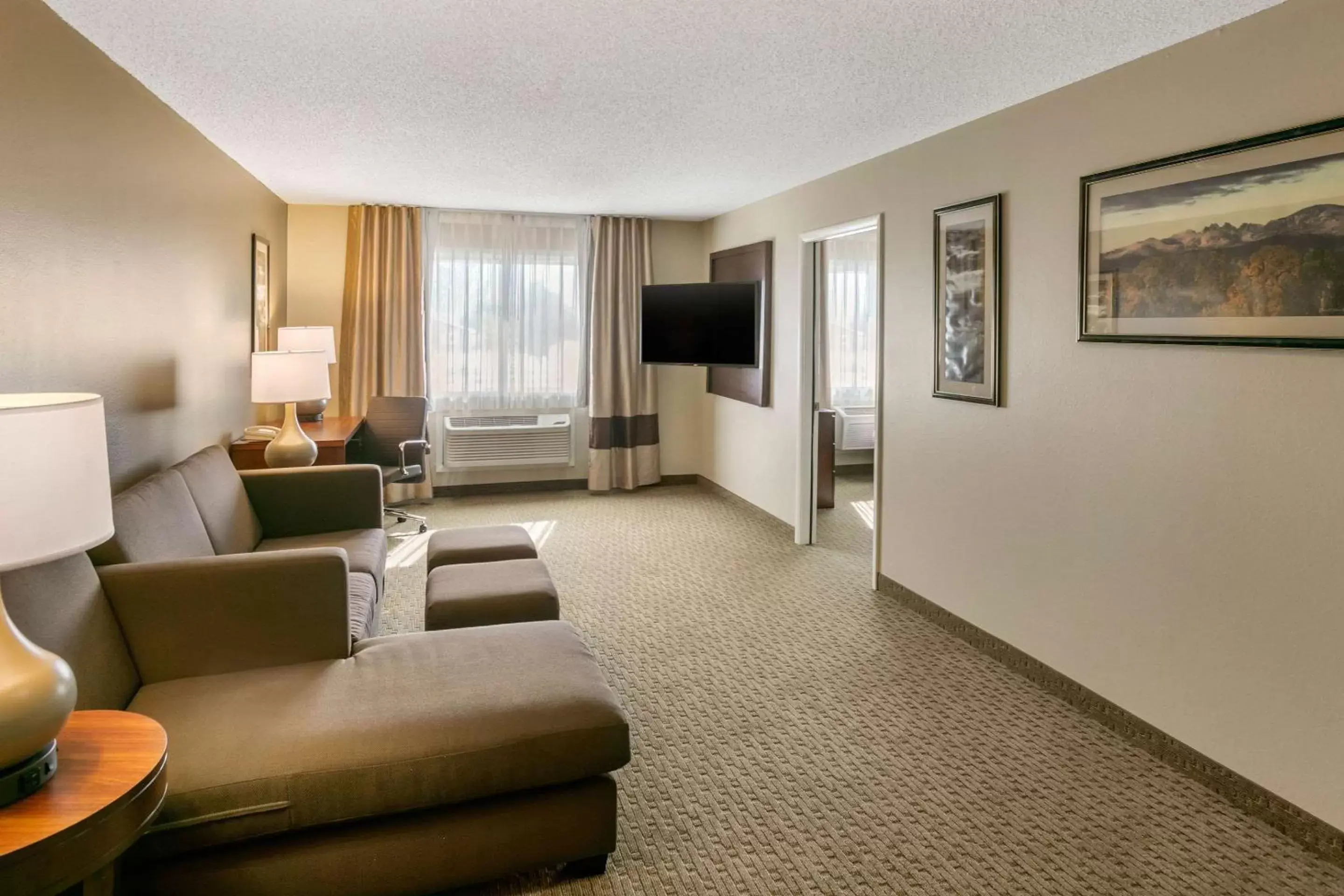 Photo of the whole room, Seating Area in Comfort Inn Worland Hwy 16 to Yellowstone