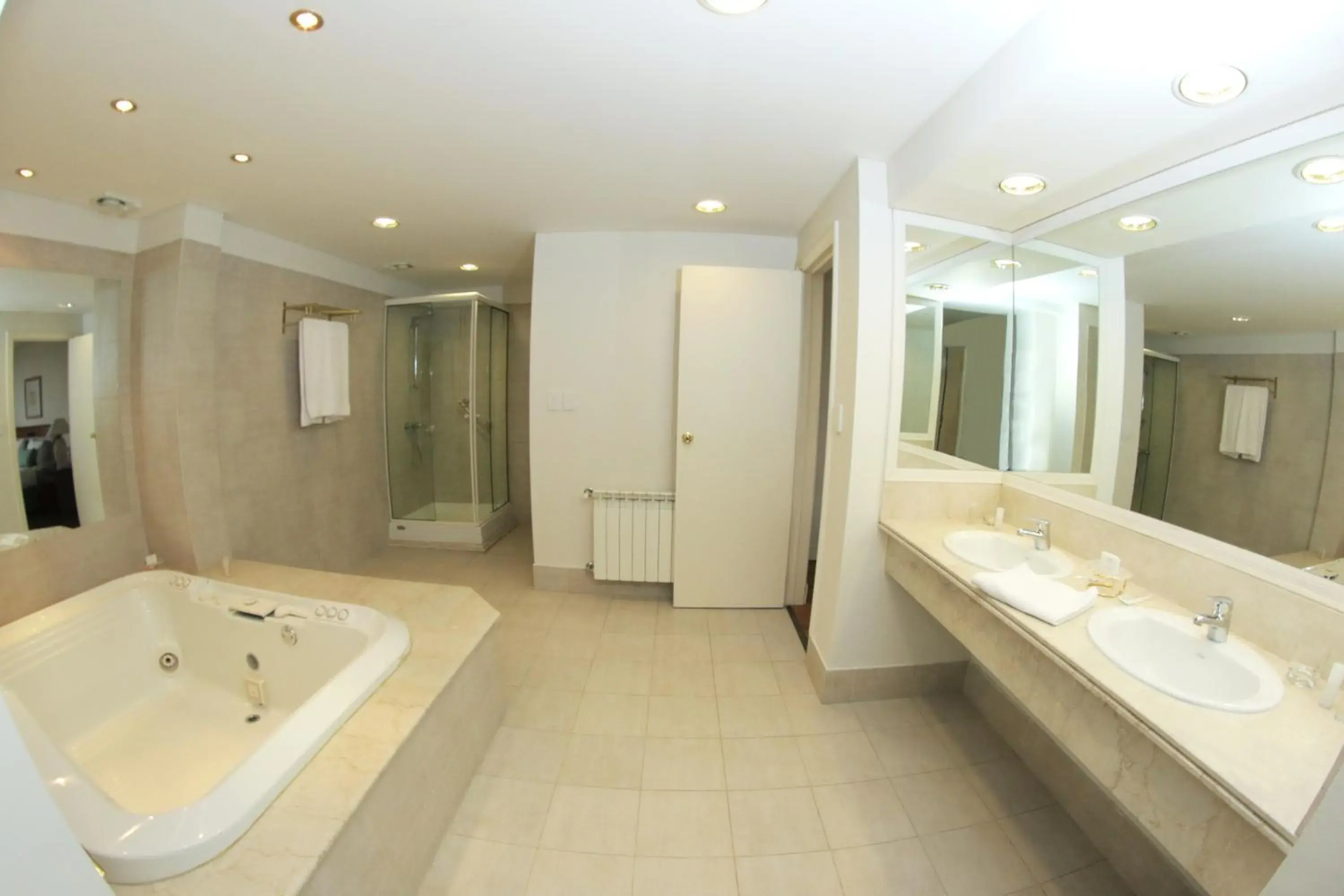 Bathroom in Lucania Palazzo Hotel