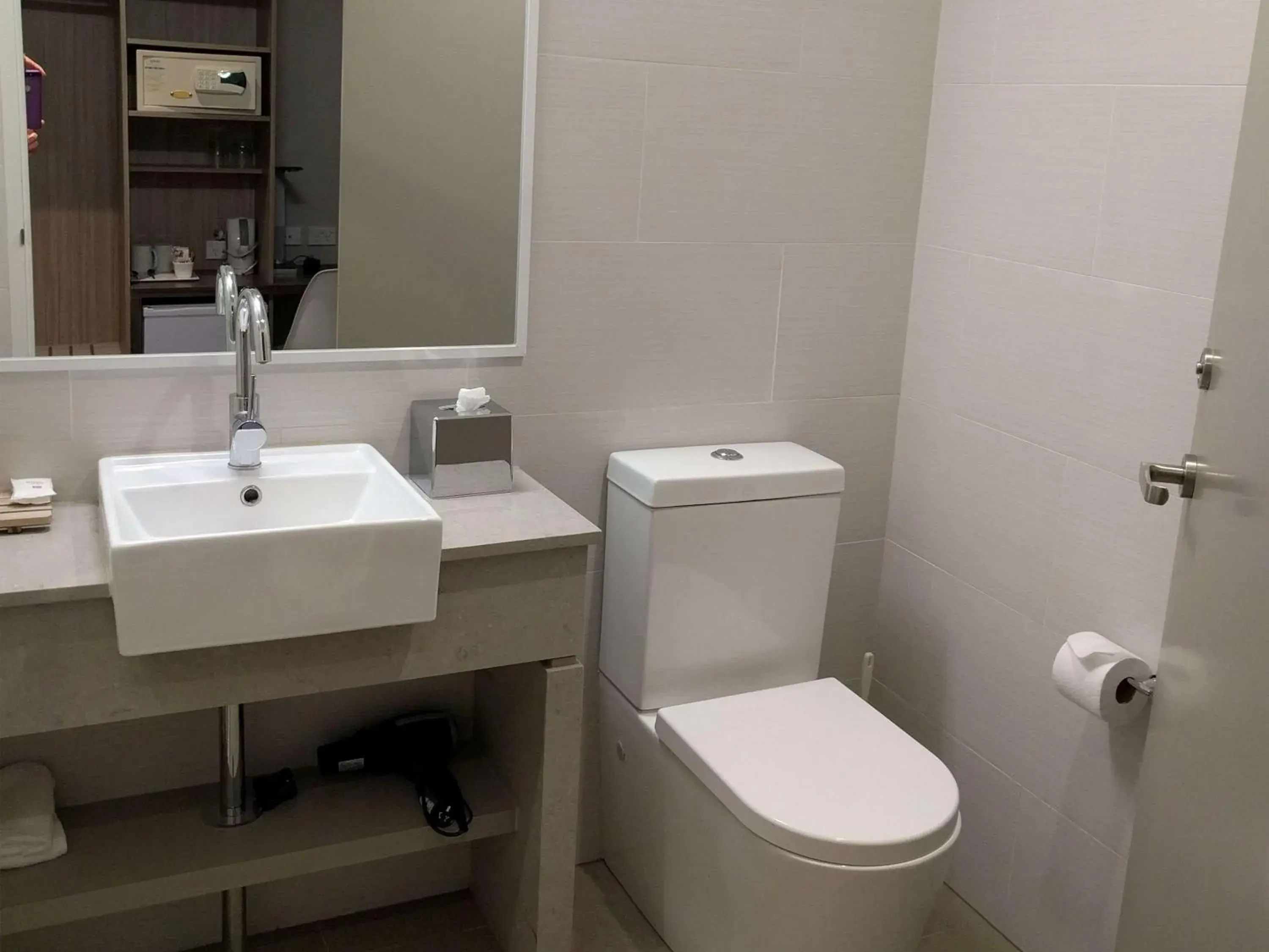 Photo of the whole room, Bathroom in Ibis Styles The Entrance