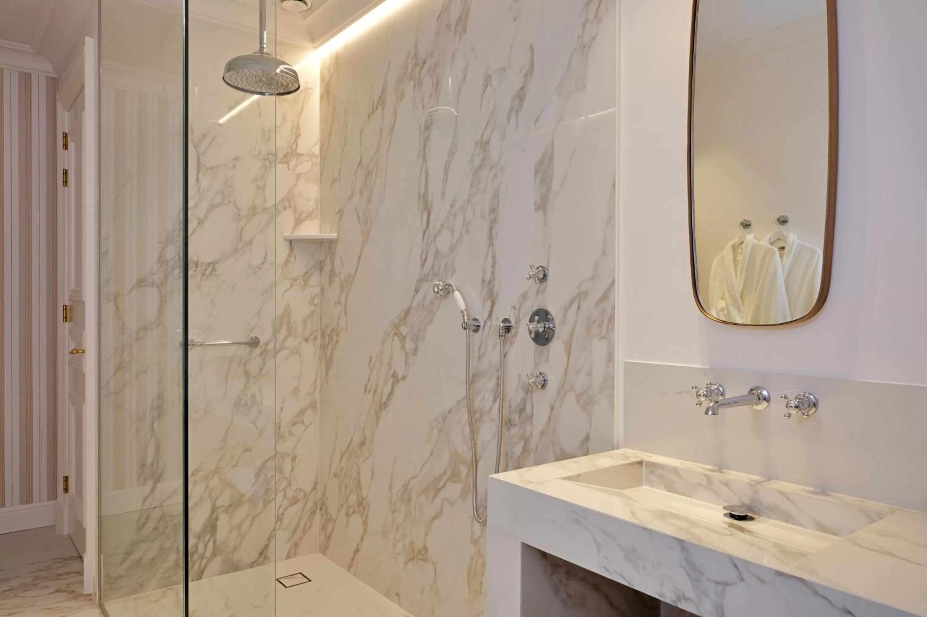 Shower in De Lindenhoeve Boutique Hotel