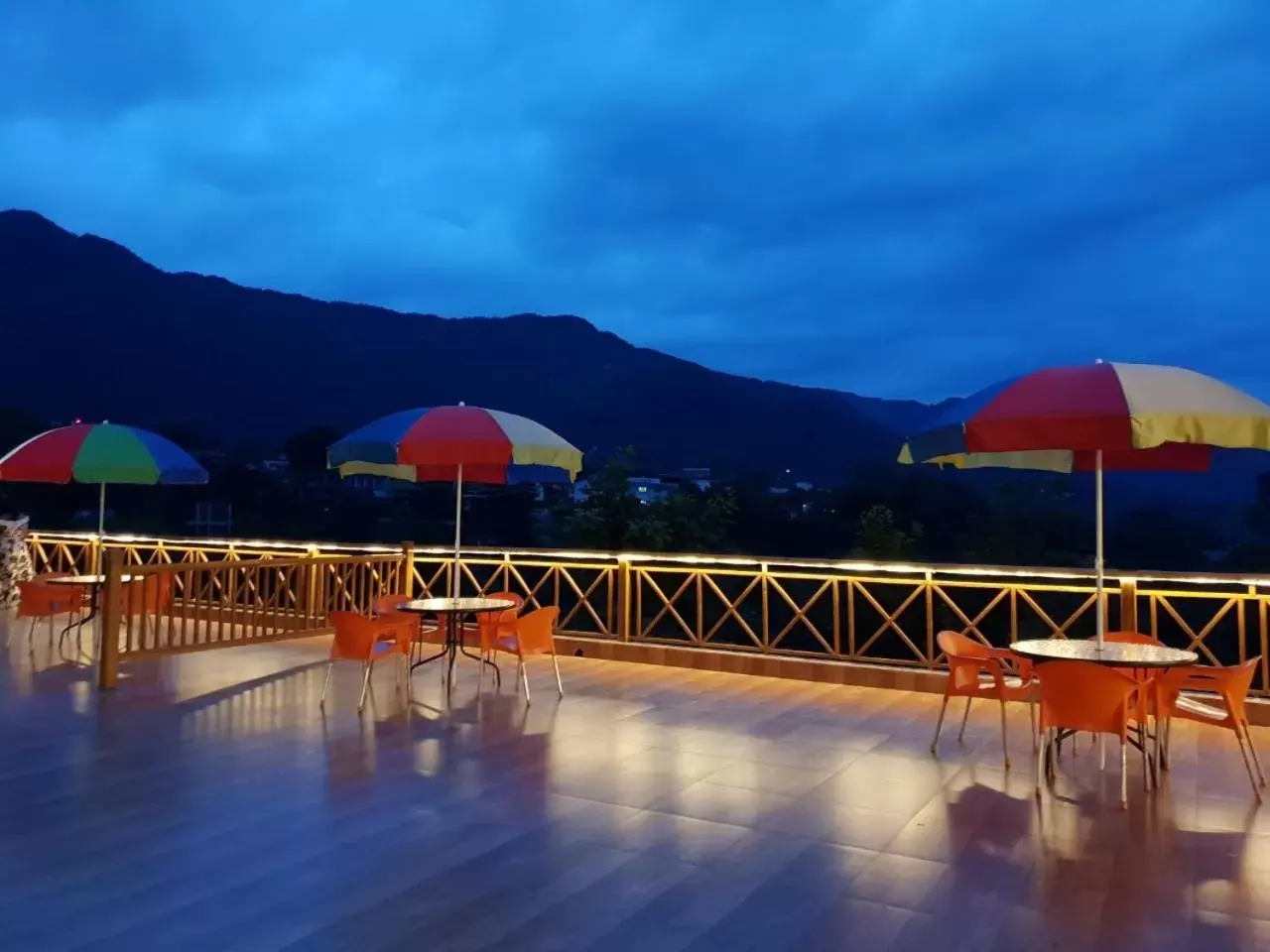 Restaurant/places to eat, Mountain View in Hotel Rajpur Heights