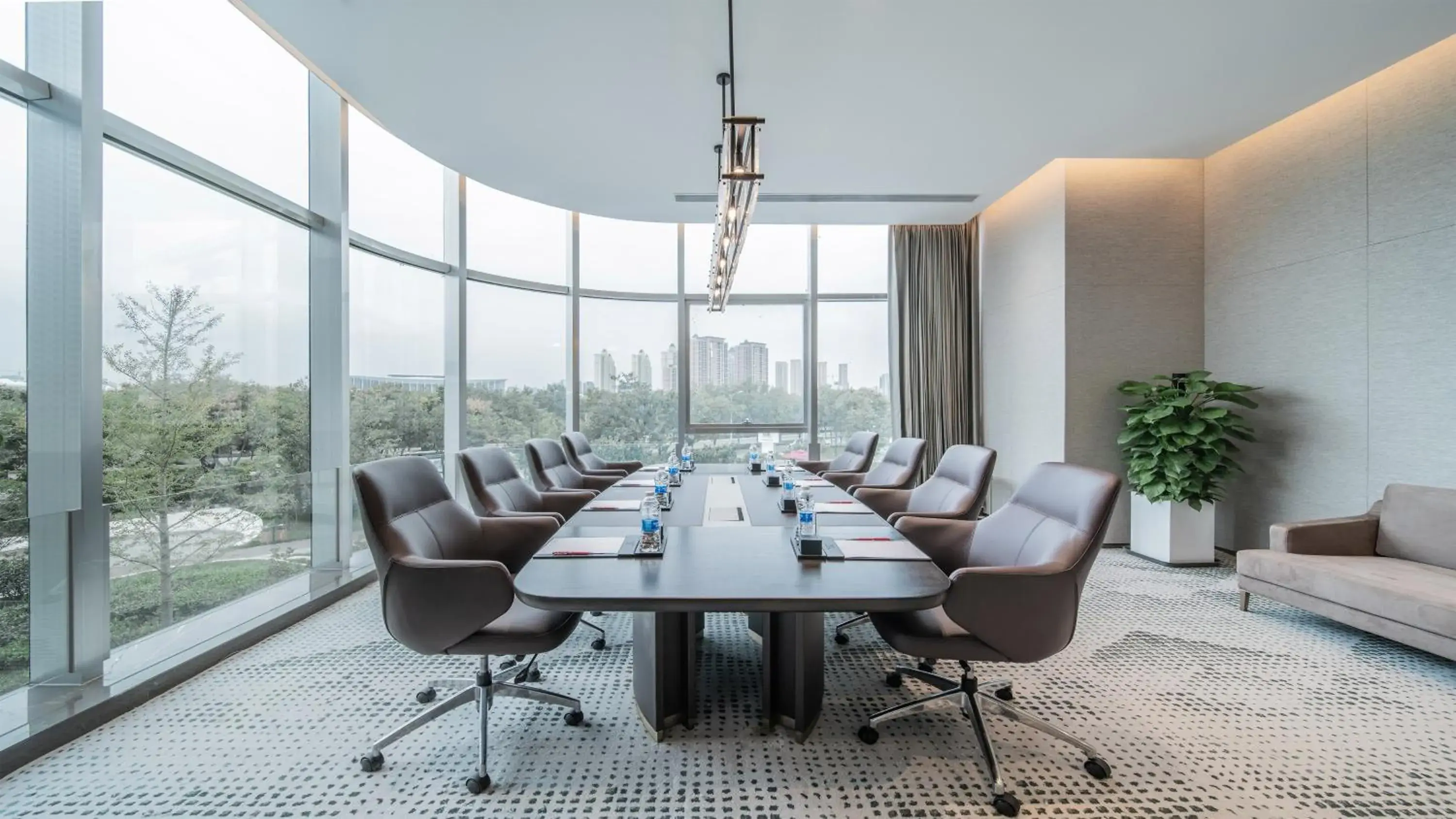 Meeting/conference room in Hualuxe Xi an Chanba