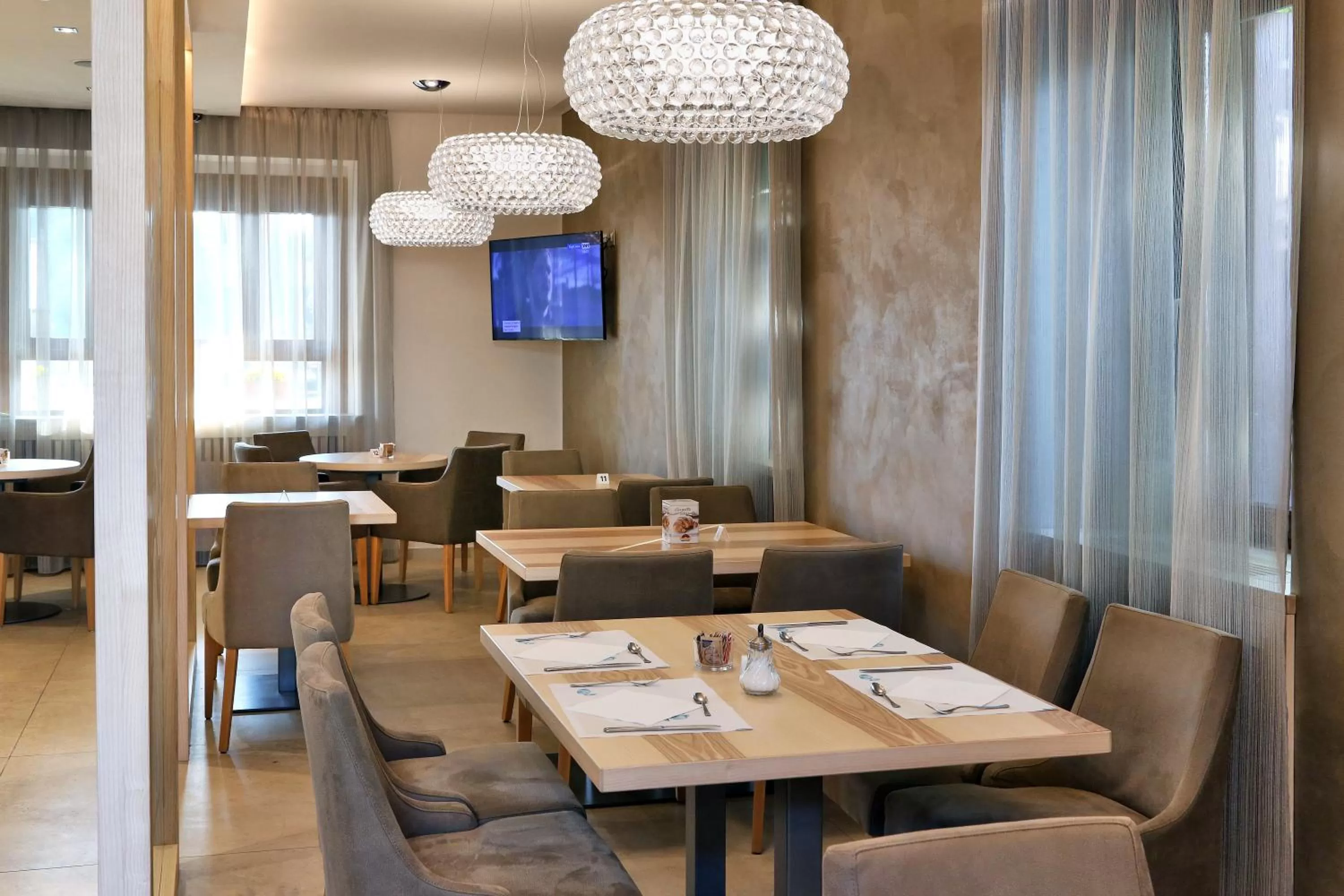 Restaurant/places to eat in Hotel Garden