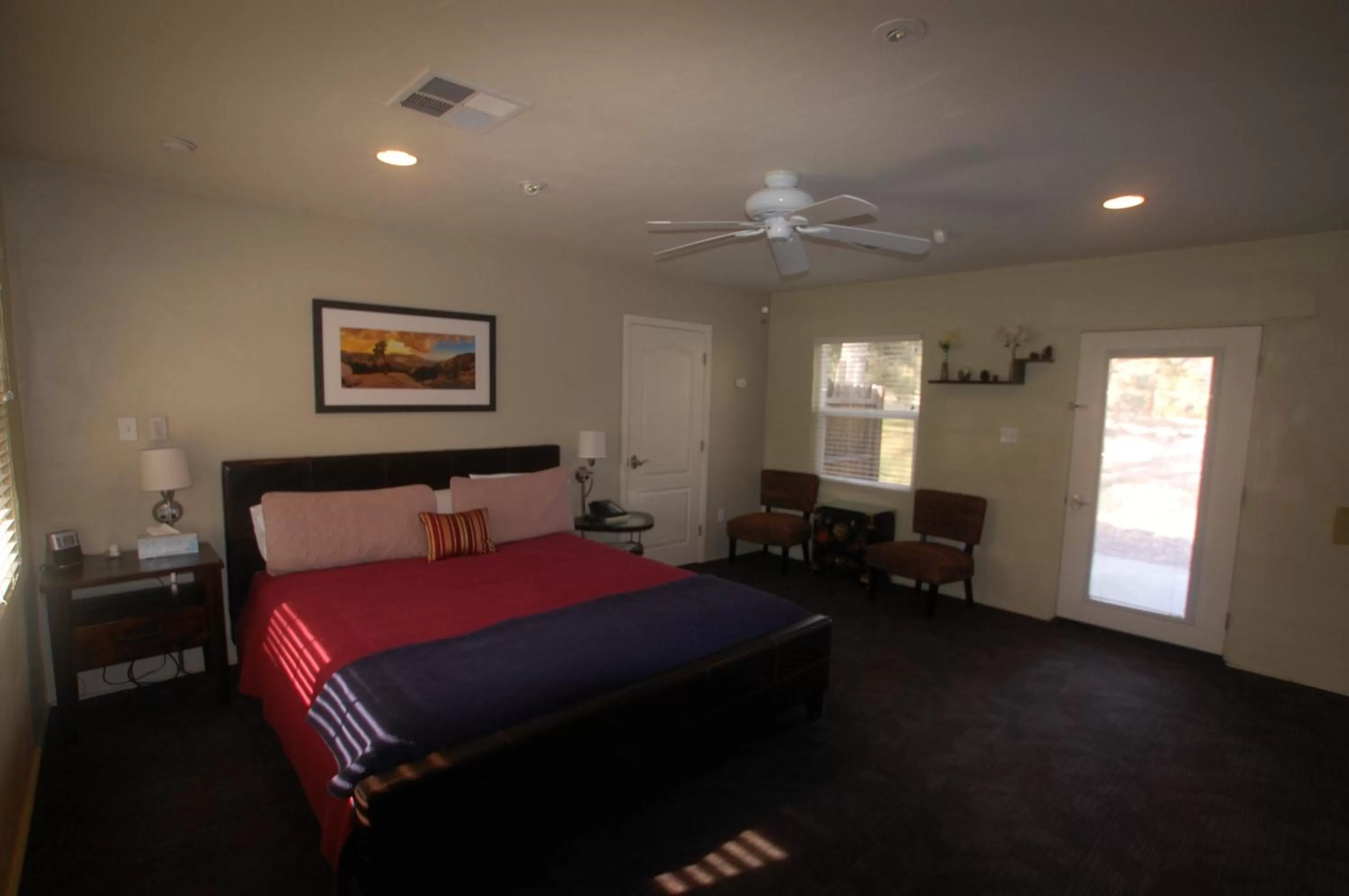 Bed in Queen's Inn By The River