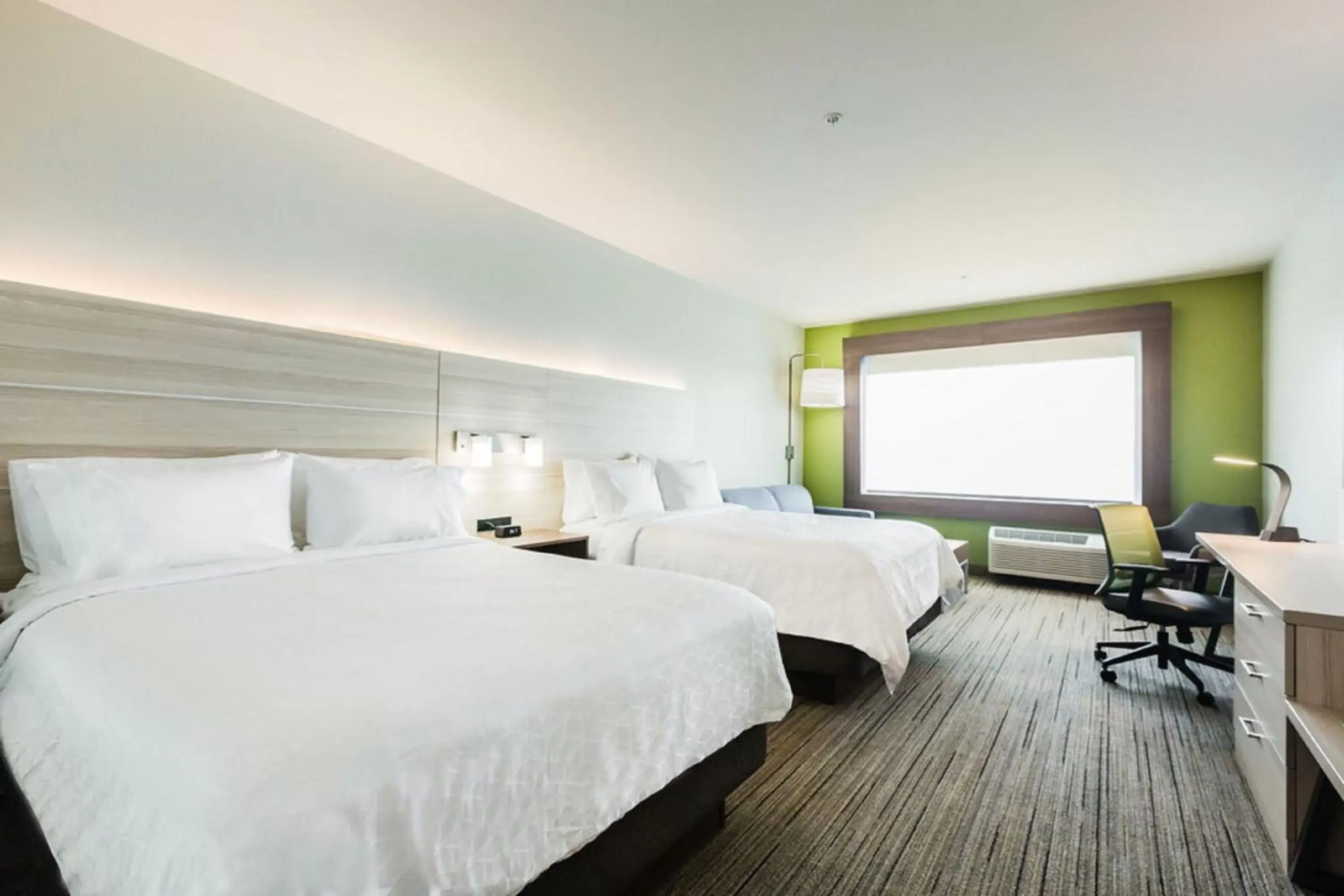 Photo of the whole room, Bed in Holiday Inn Express & Suites Edmonton N - St Albert, an IHG Hotel
