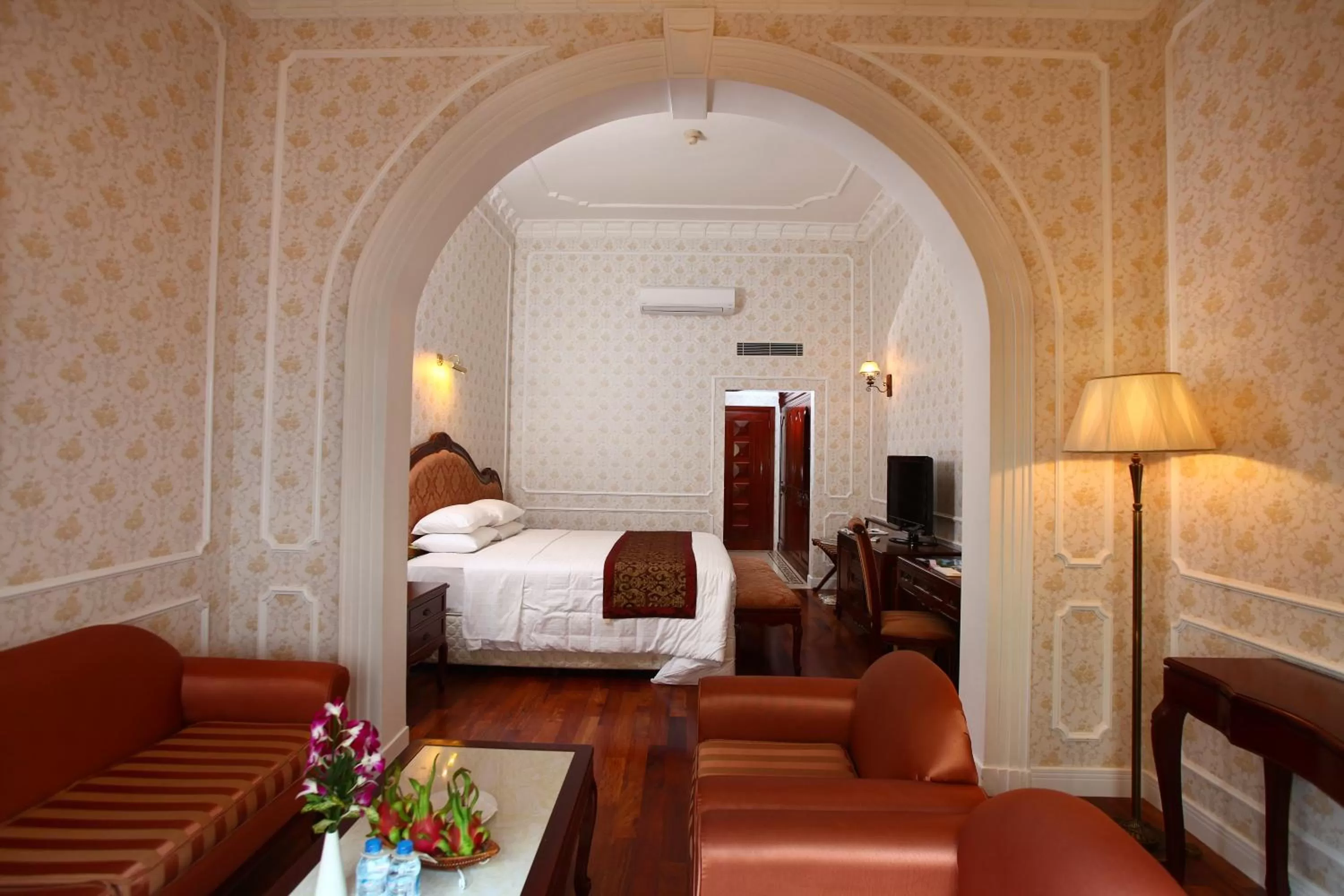 Bed in Hotel Continental Saigon