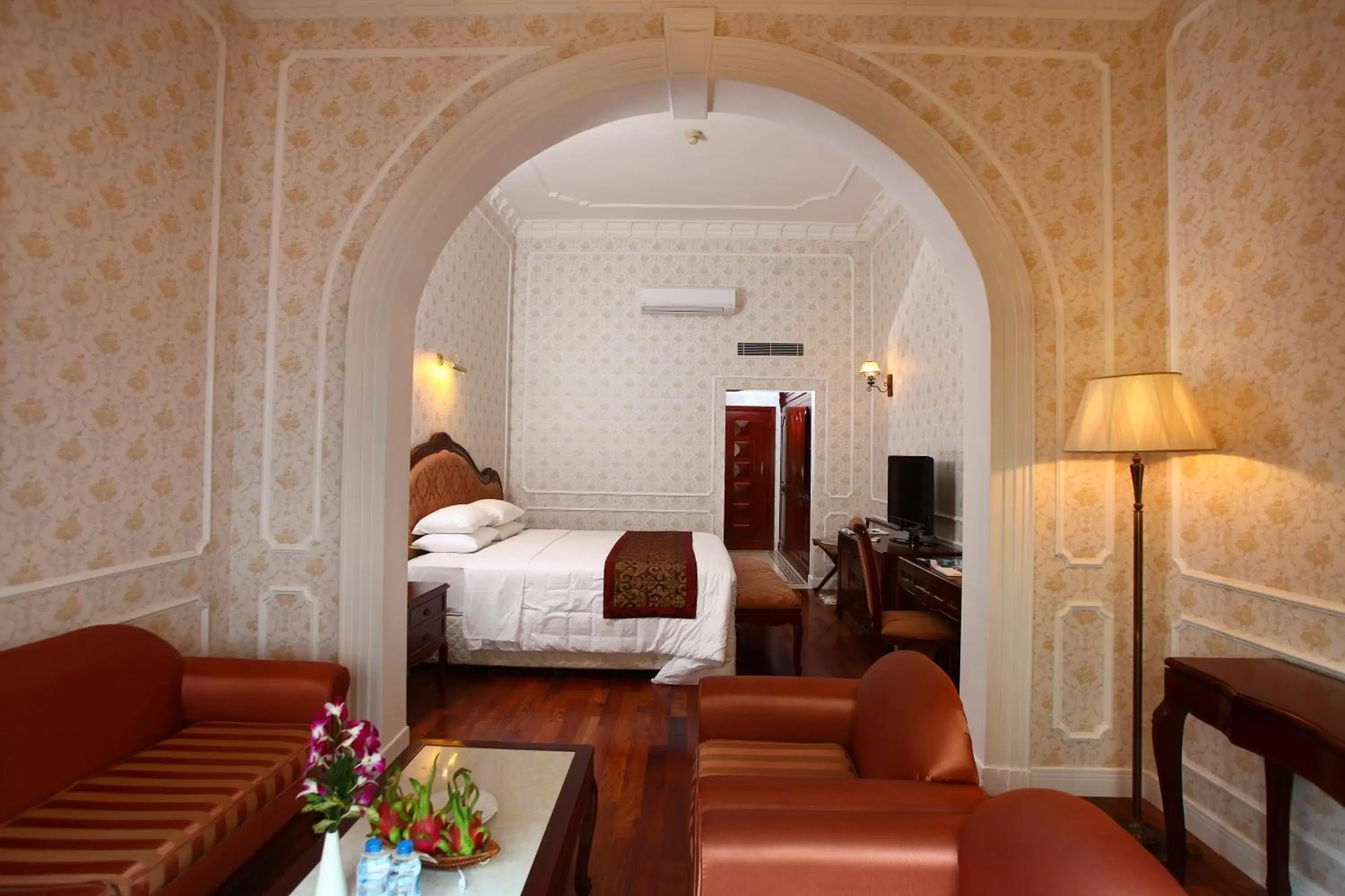 Bed in Hotel Continental Saigon Bed in Hotel Continental Saigon