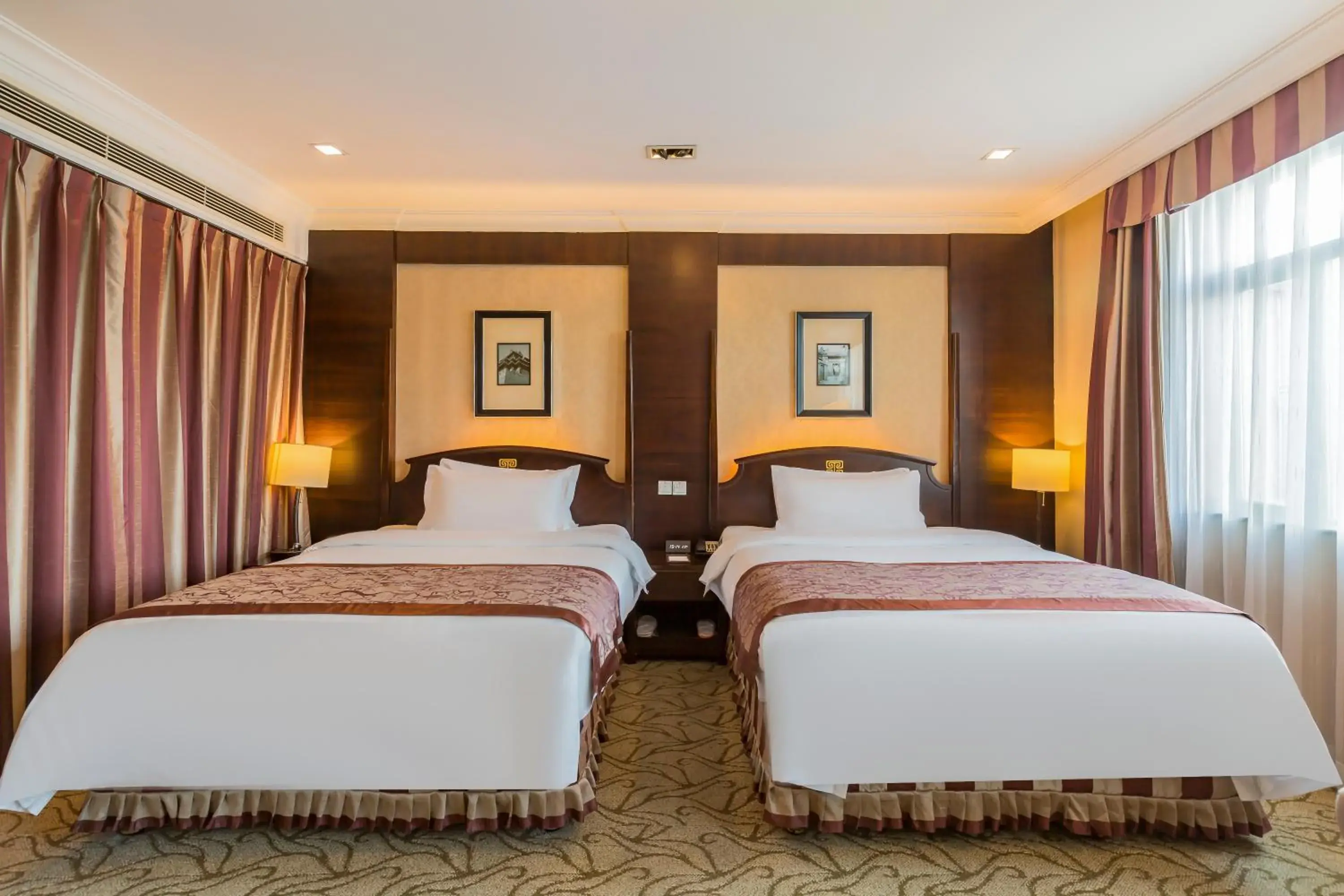 Bed in Jianguo Hotspring Hotel