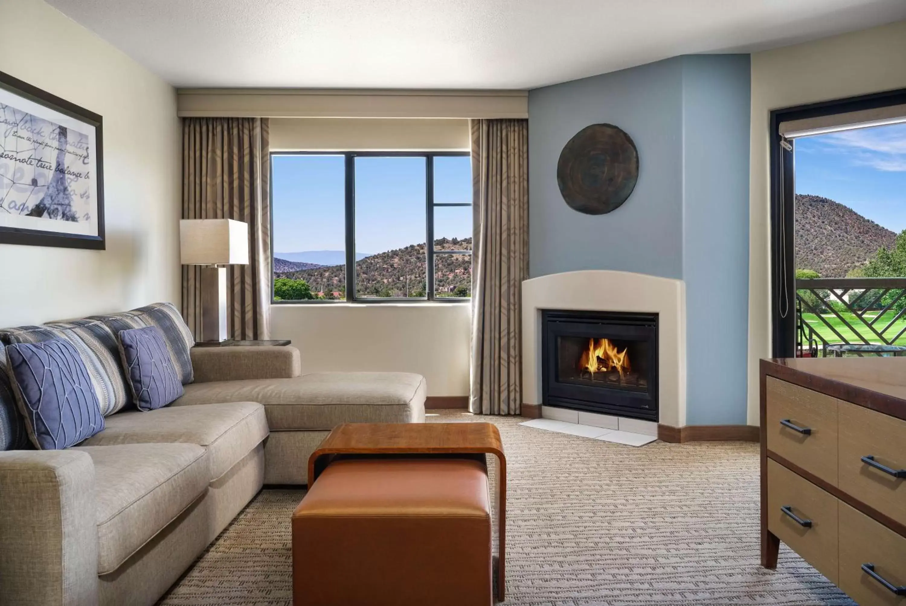 Living room, Seating Area in Hilton Sedona Resort at Bell Rock