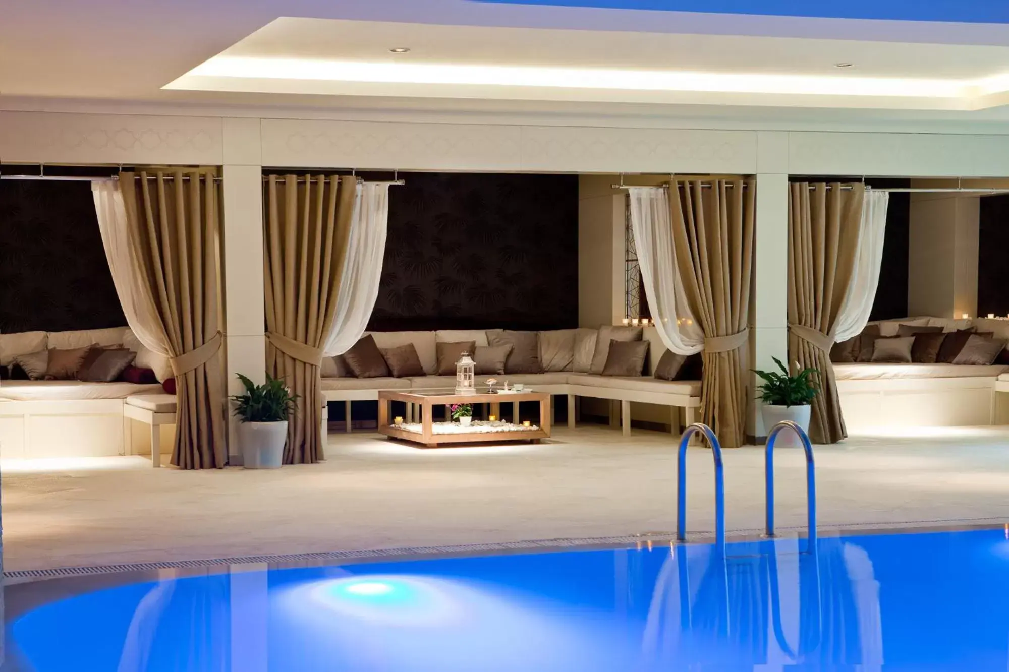 Swimming pool in Wyndham Ankara Swimming pool in Wyndham Ankara