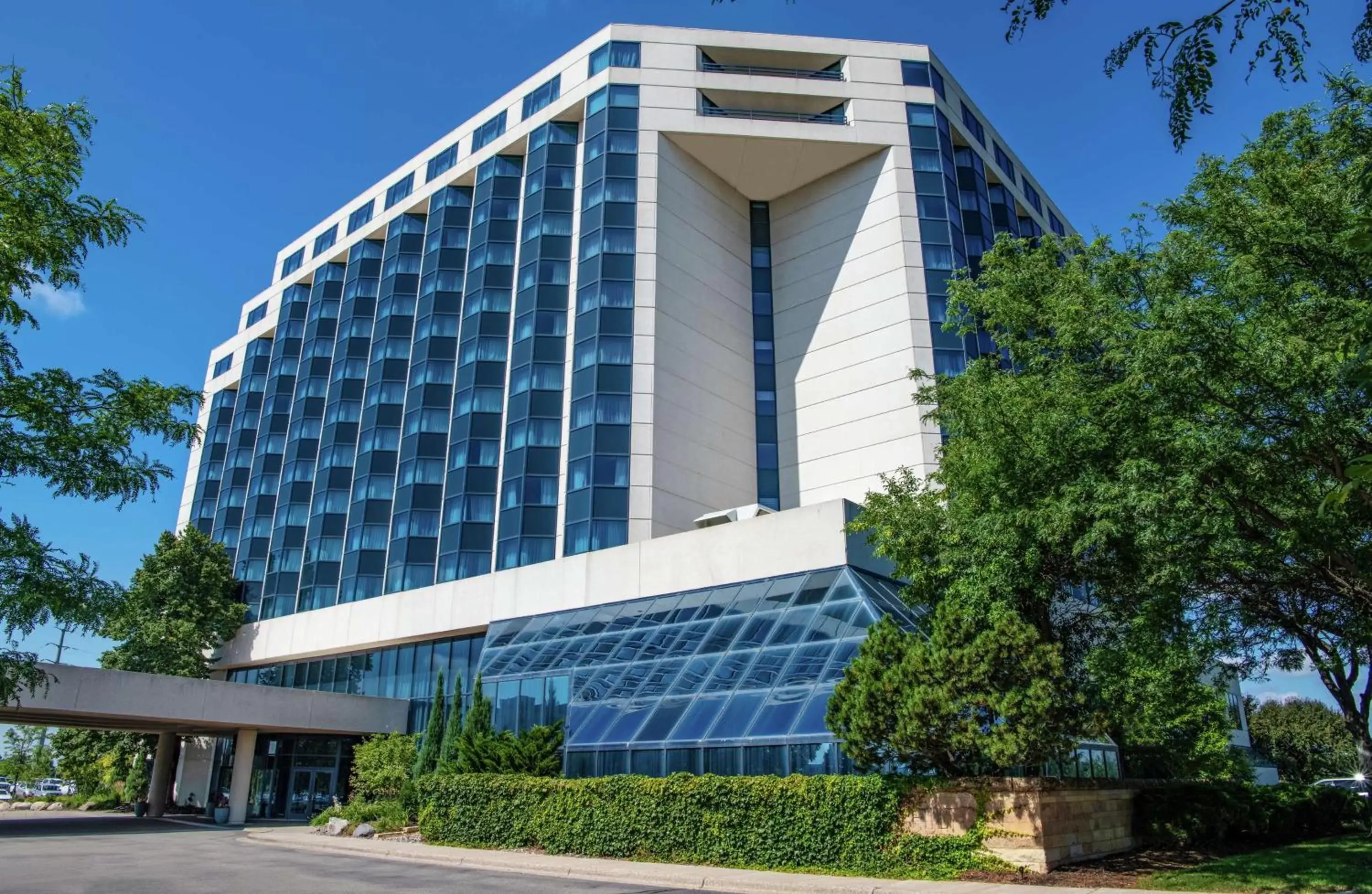 Property Building in Hilton Minneapolis-St Paul Airport