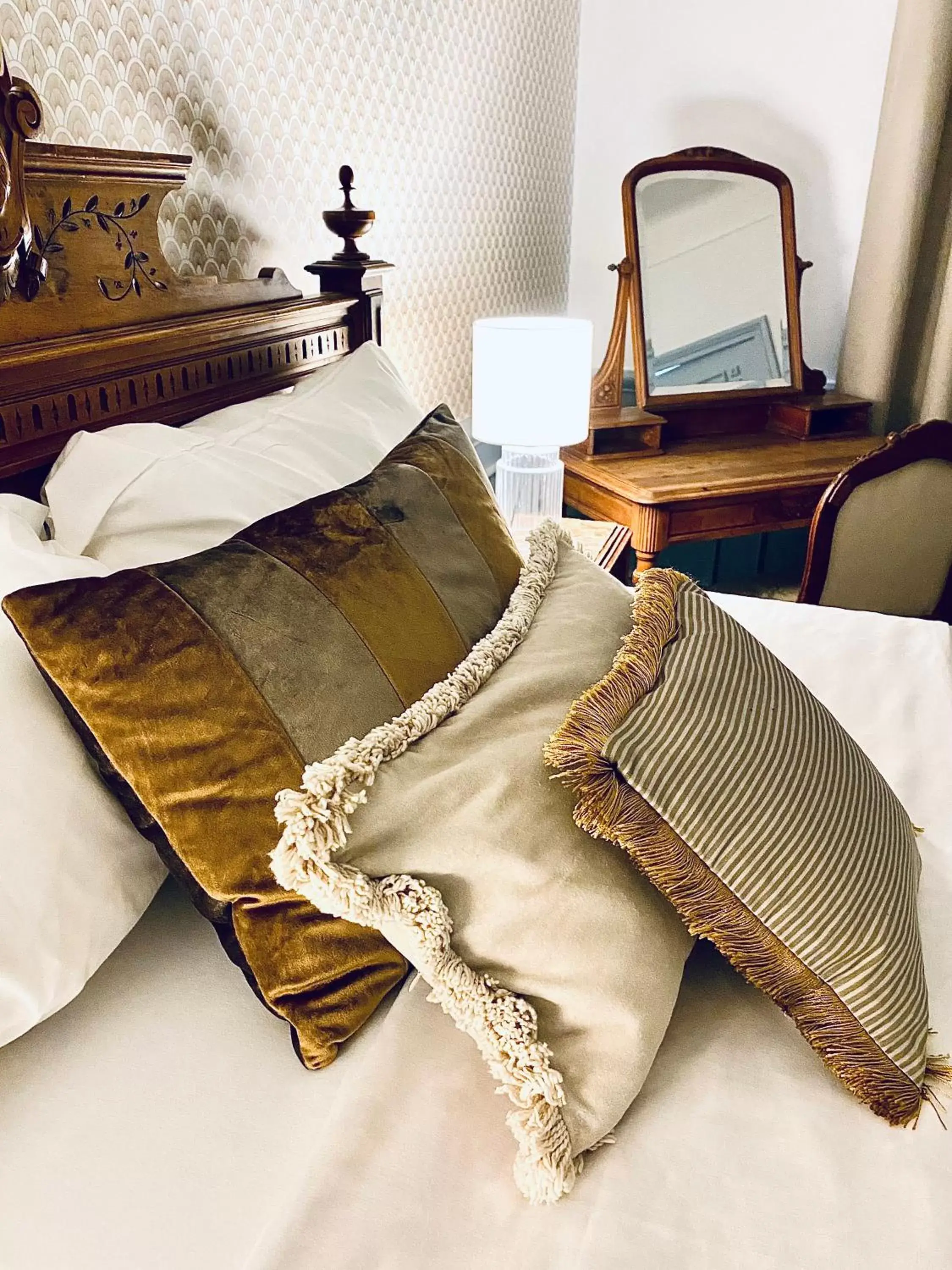 Bedroom, Bed in Château de Fontager