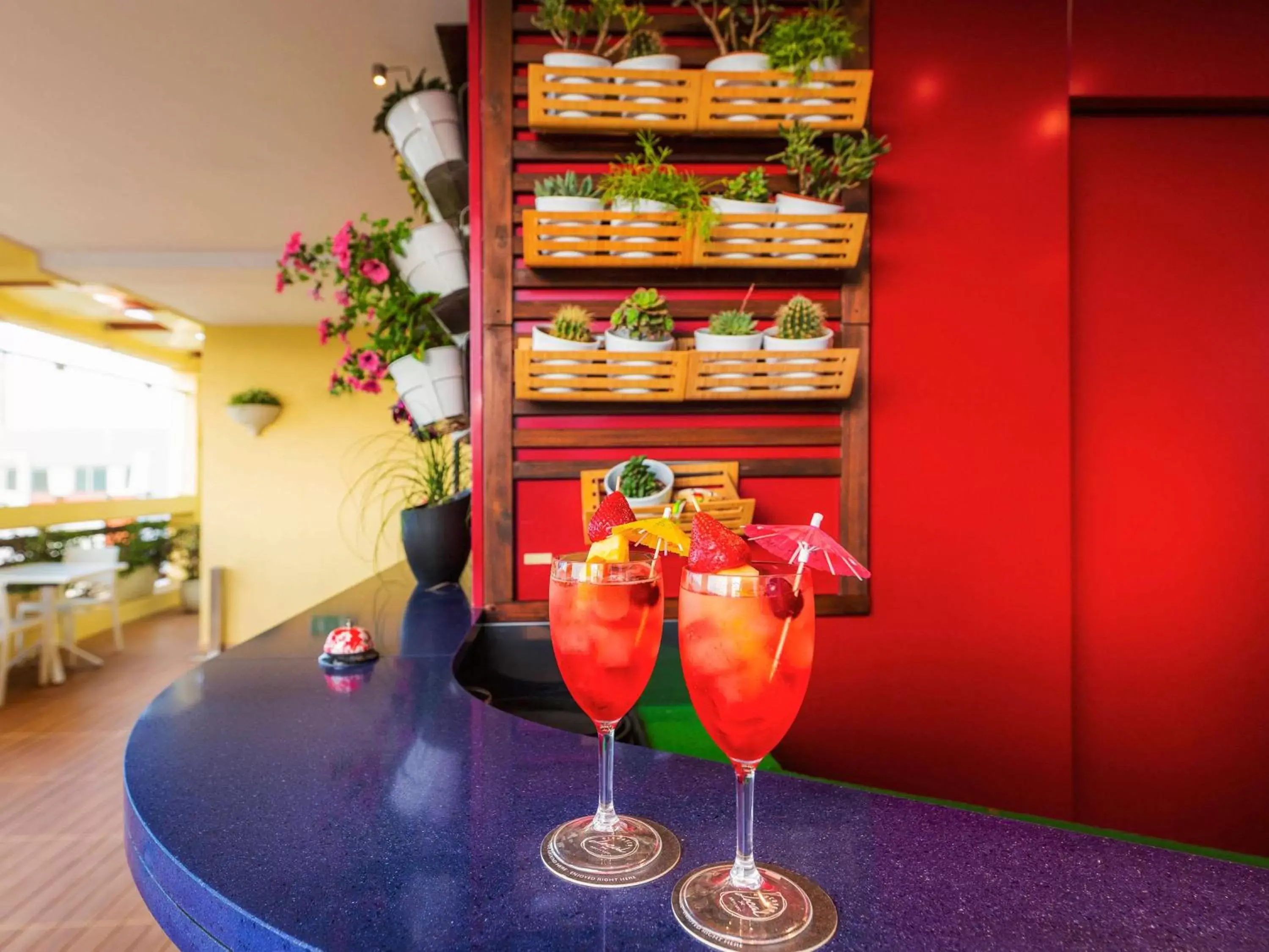Lounge or bar, Drinks in Hotel Mercure Siracusa