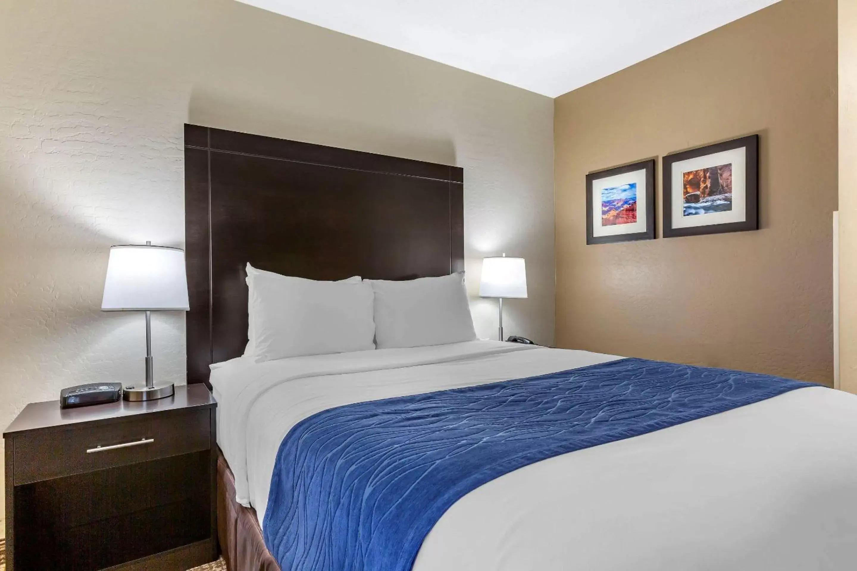 Photo of the whole room, Bed in Comfort Inn & Suites Surprise Near Sun City West