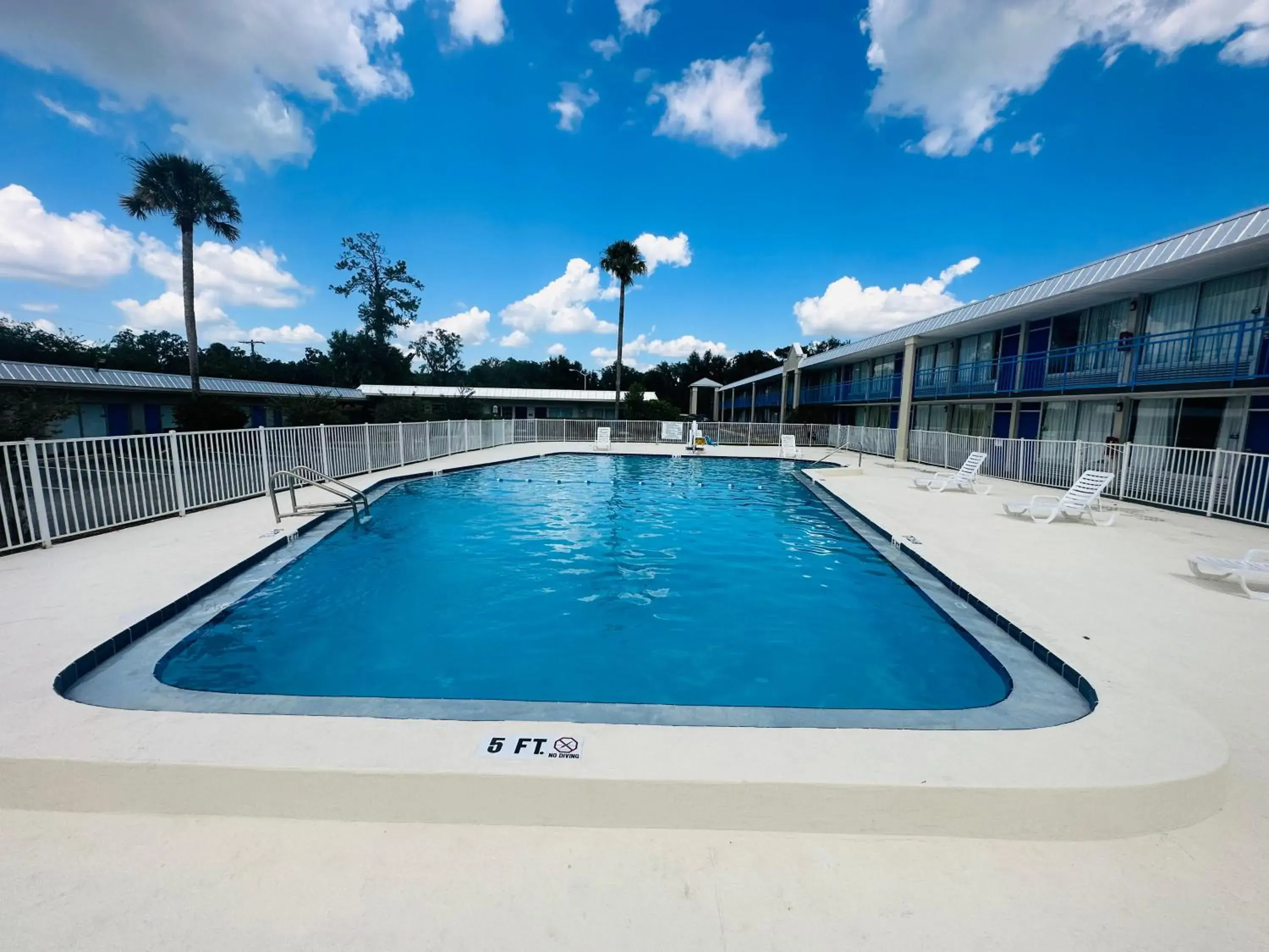 Pool view, Swimming Pool in Rodeway Inn